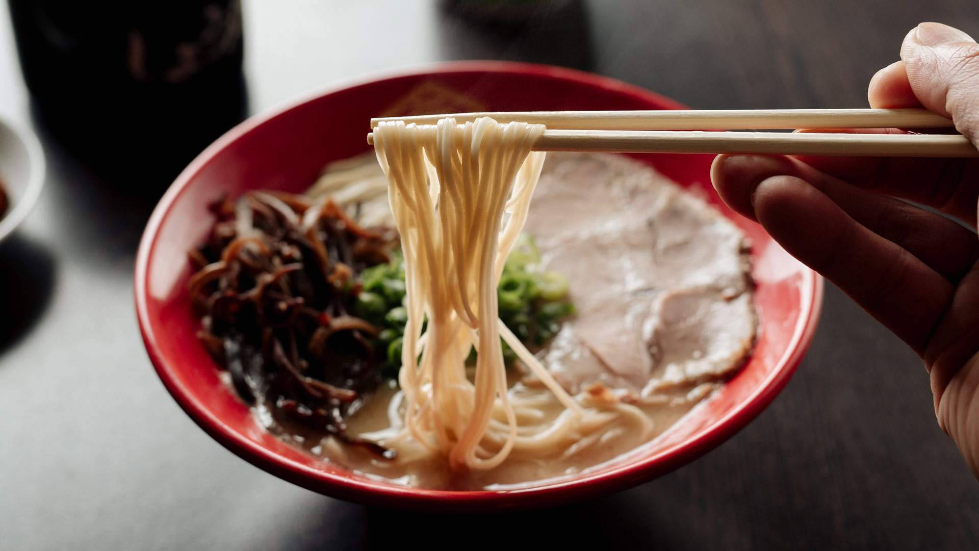 Hakata Ramen, steaming ramen noodles, vibrant red bowl, Full HD Desktop Wallpaper