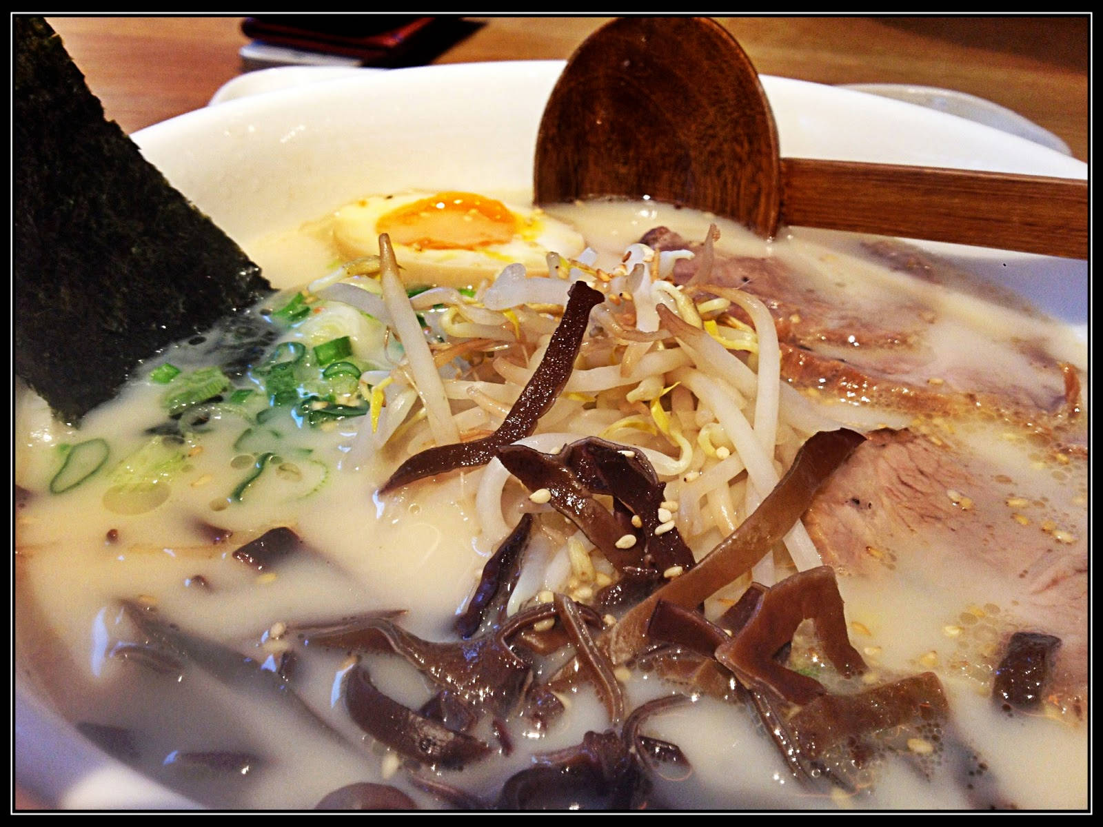 Hakata Ramen, wood ear mushrooms, soft-boiled egg, HD Desktop Wallpaper