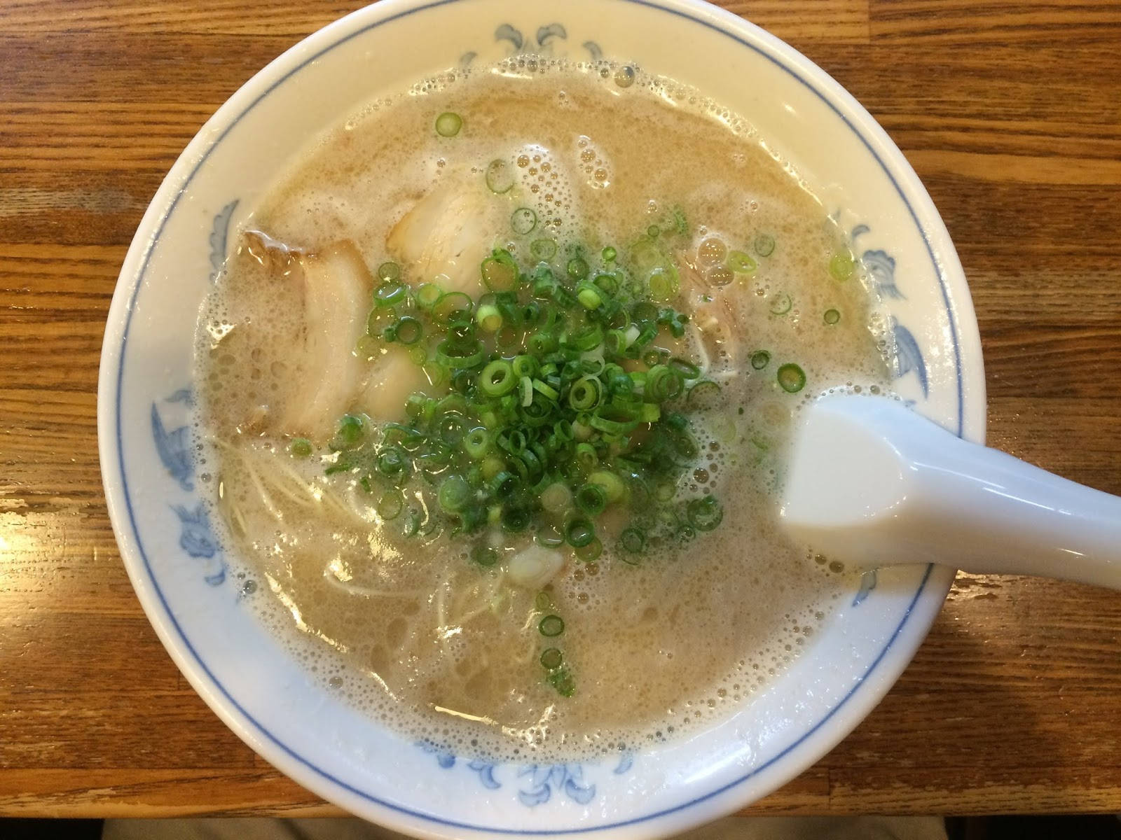 Hakata Ramen, steaming bowl of ramen, chopped green onions, HD Desktop Wallpaper