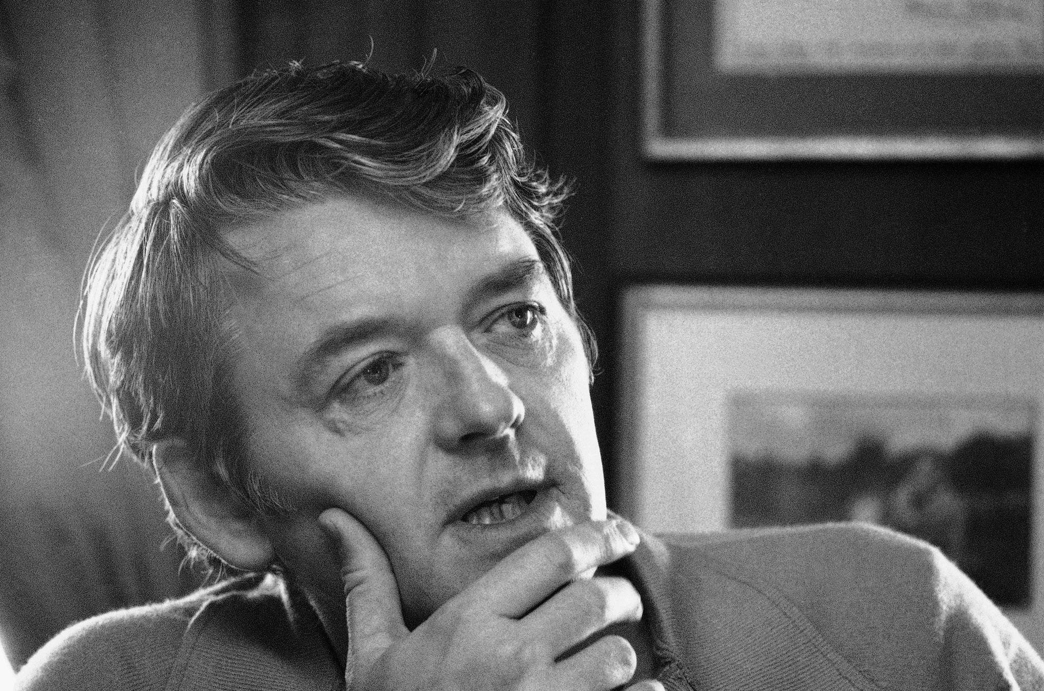 Hal Holbrook, middle age, black and white portrait, Full HD Desktop Wallpaper