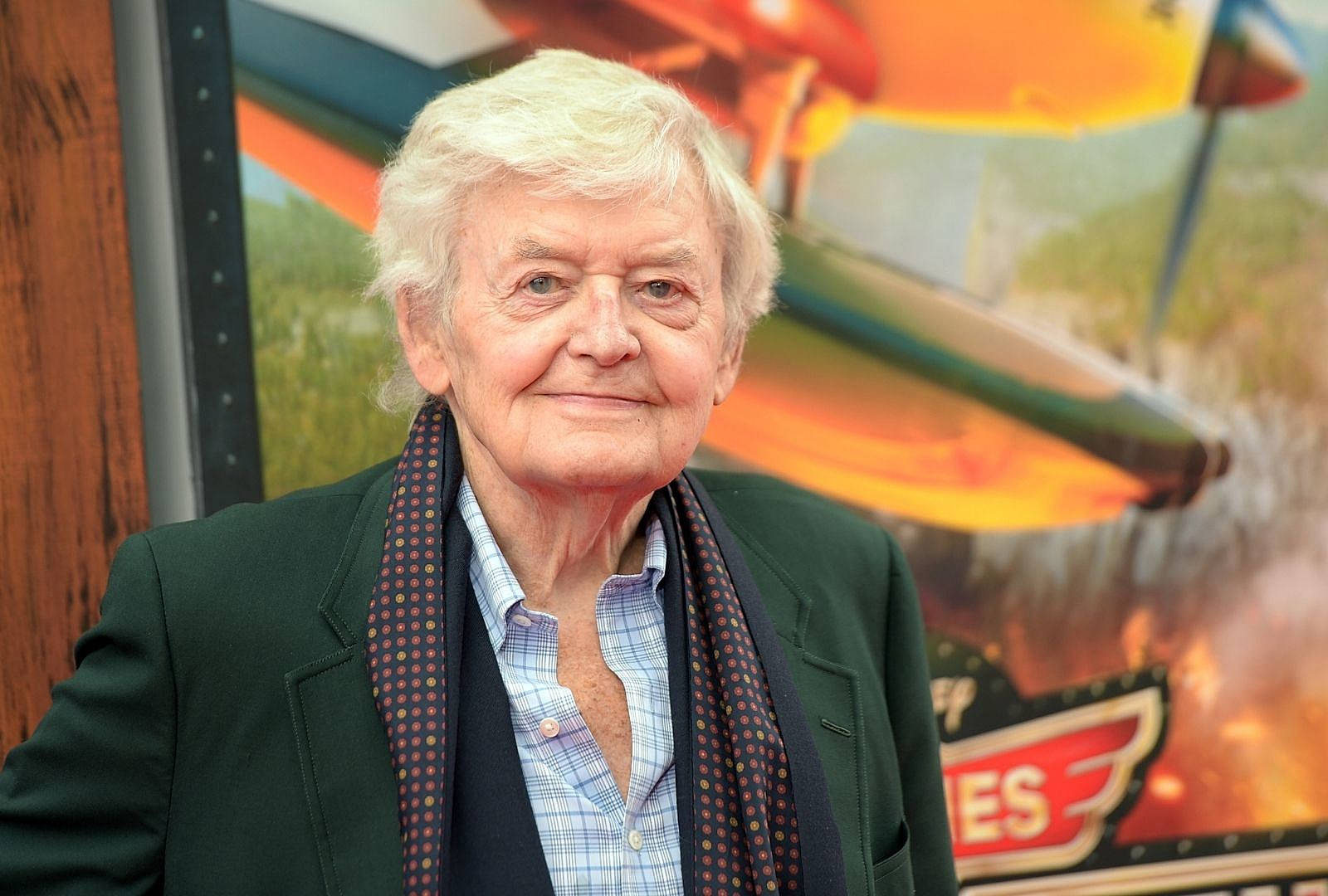 Hal Holbrook, green tuxedo, polka dotted scarf, HD Desktop Wallpaper