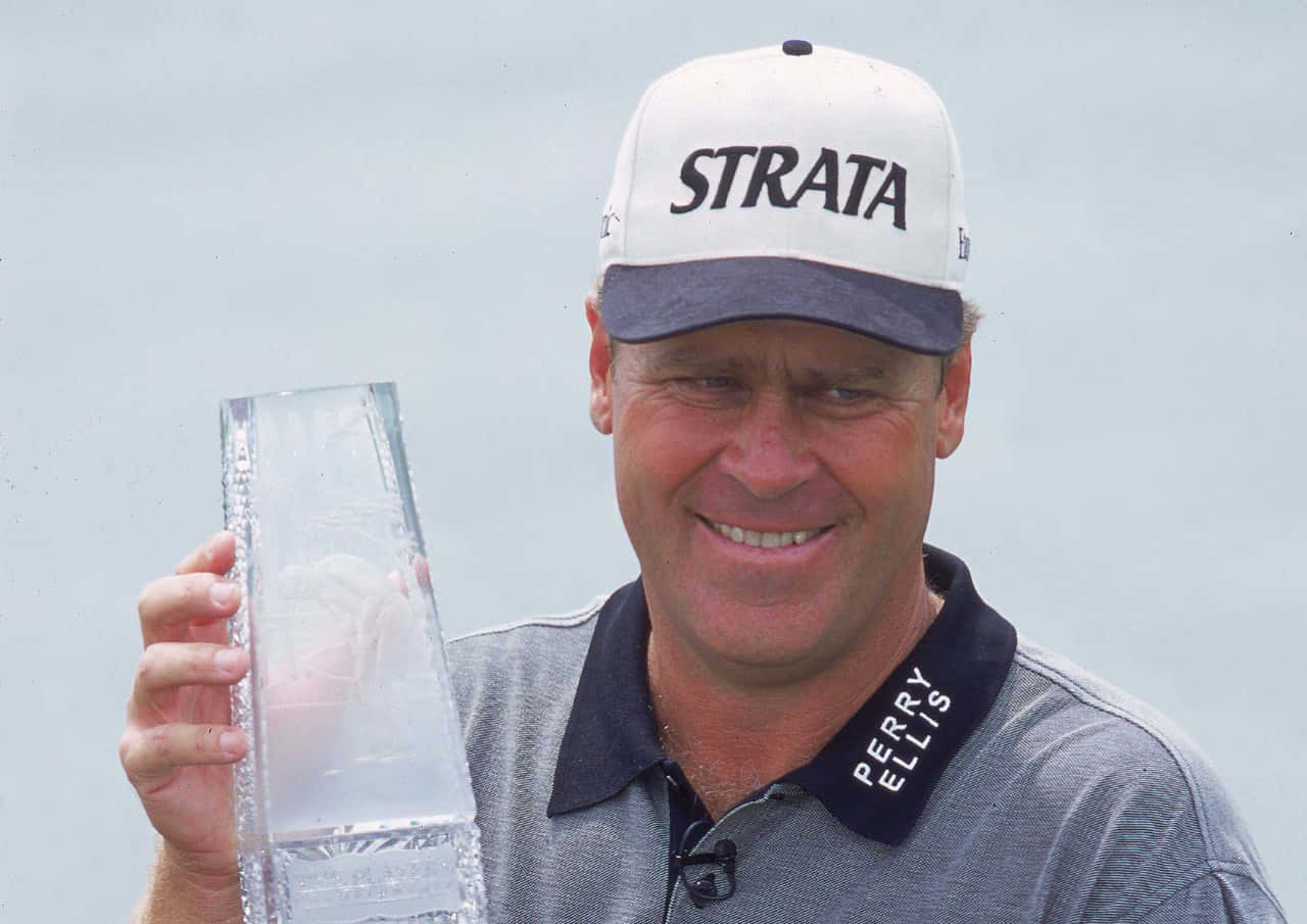Hal Sutton, glass trophy, white cap, HD Desktop Wallpaper