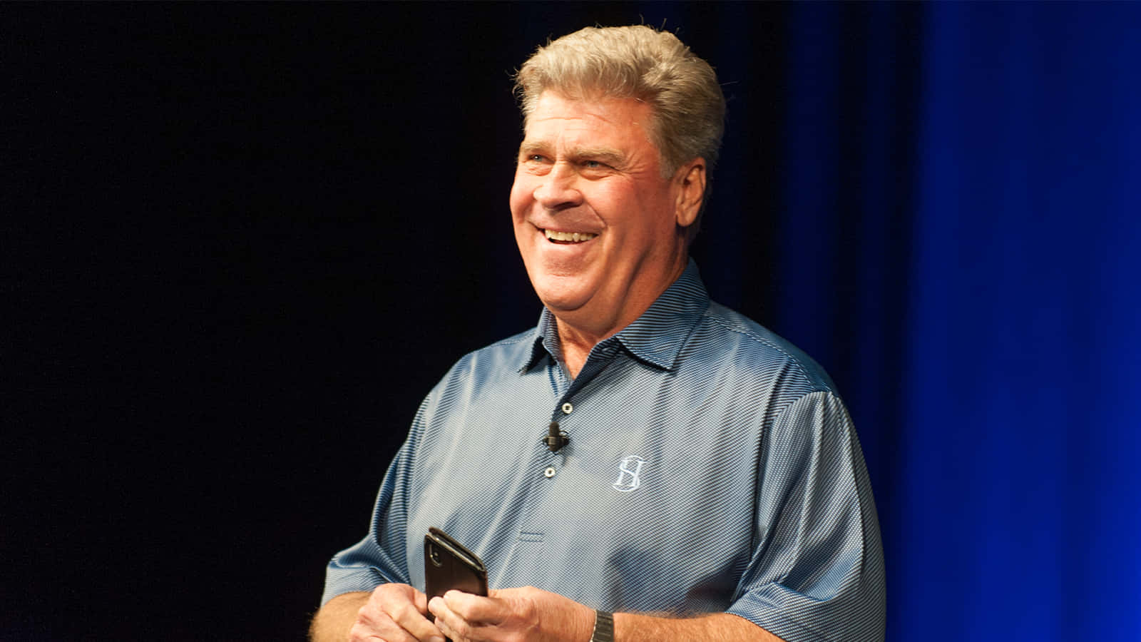 Hal Sutton, blue patterned polo shirt, phone, HD Desktop Wallpaper