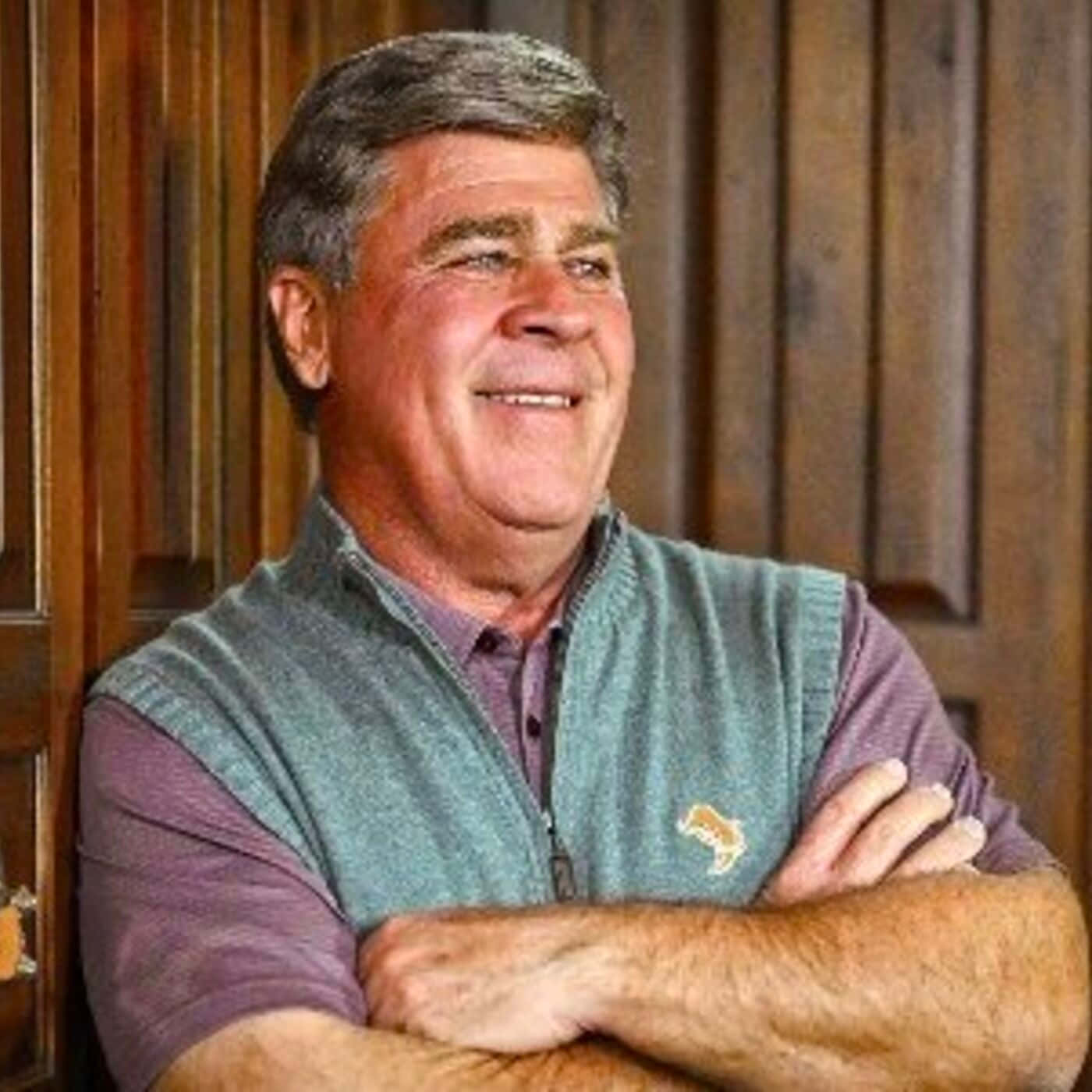 Hal Sutton, wooden paneled wall, smiling, HD Desktop Wallpaper