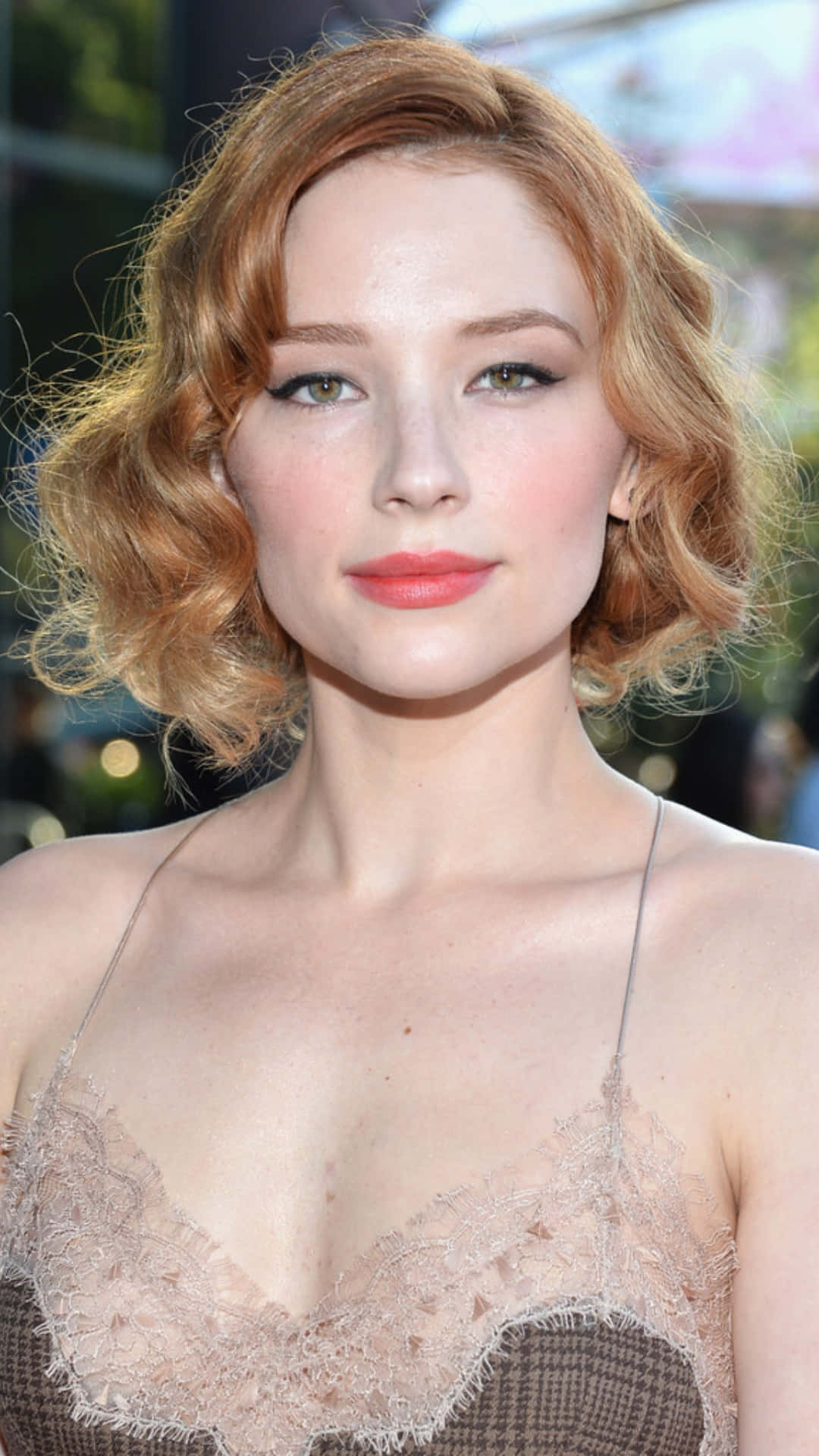 Haley Bennett, red carpet look, honey blonde wavy bob, Full HD Phone Wallpaper