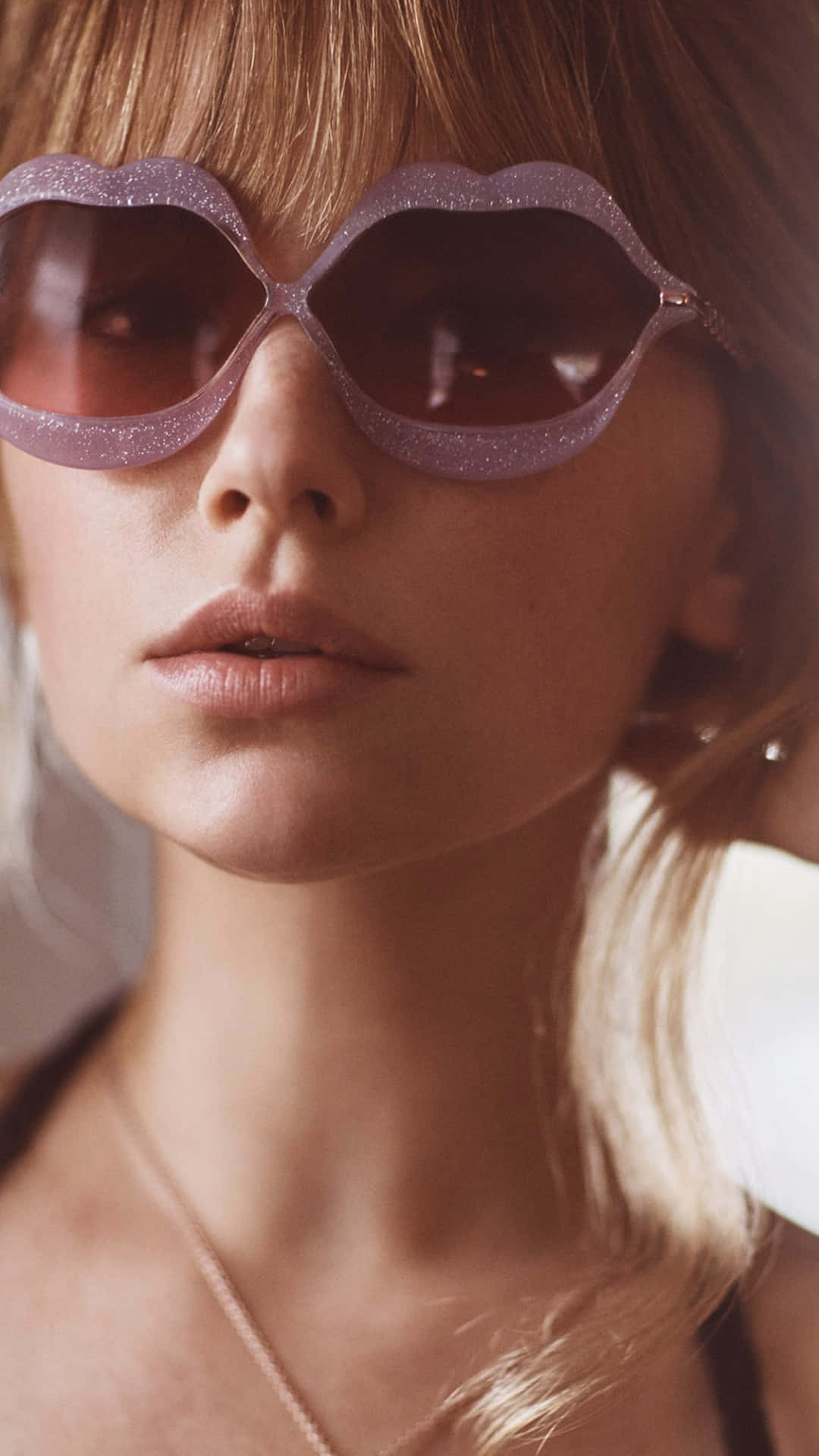 Haley Bennett, glittery purple lip-shaped sunglasses, delicate gold necklace, Full HD Phone Wallpaper