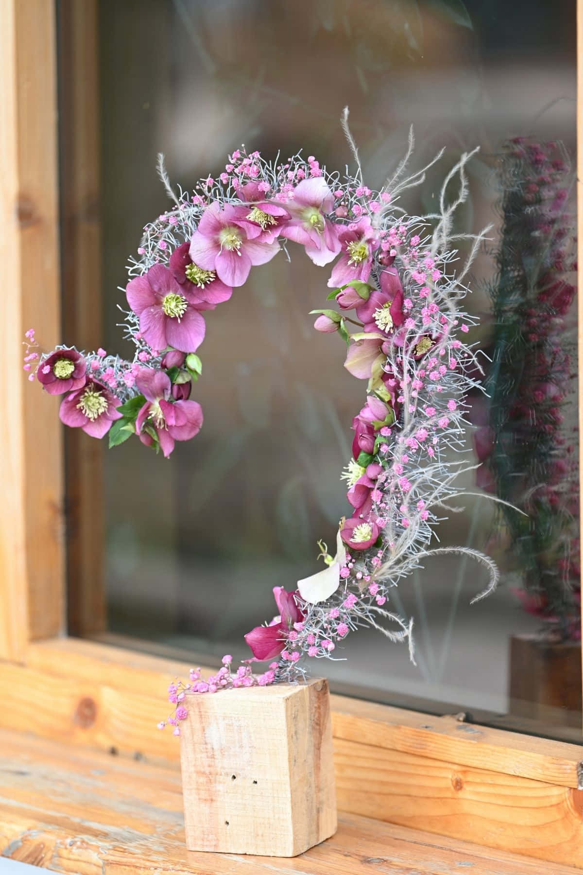 floral half heart wreath, pink floral wreath, silver accents, HD Phone Wallpaper