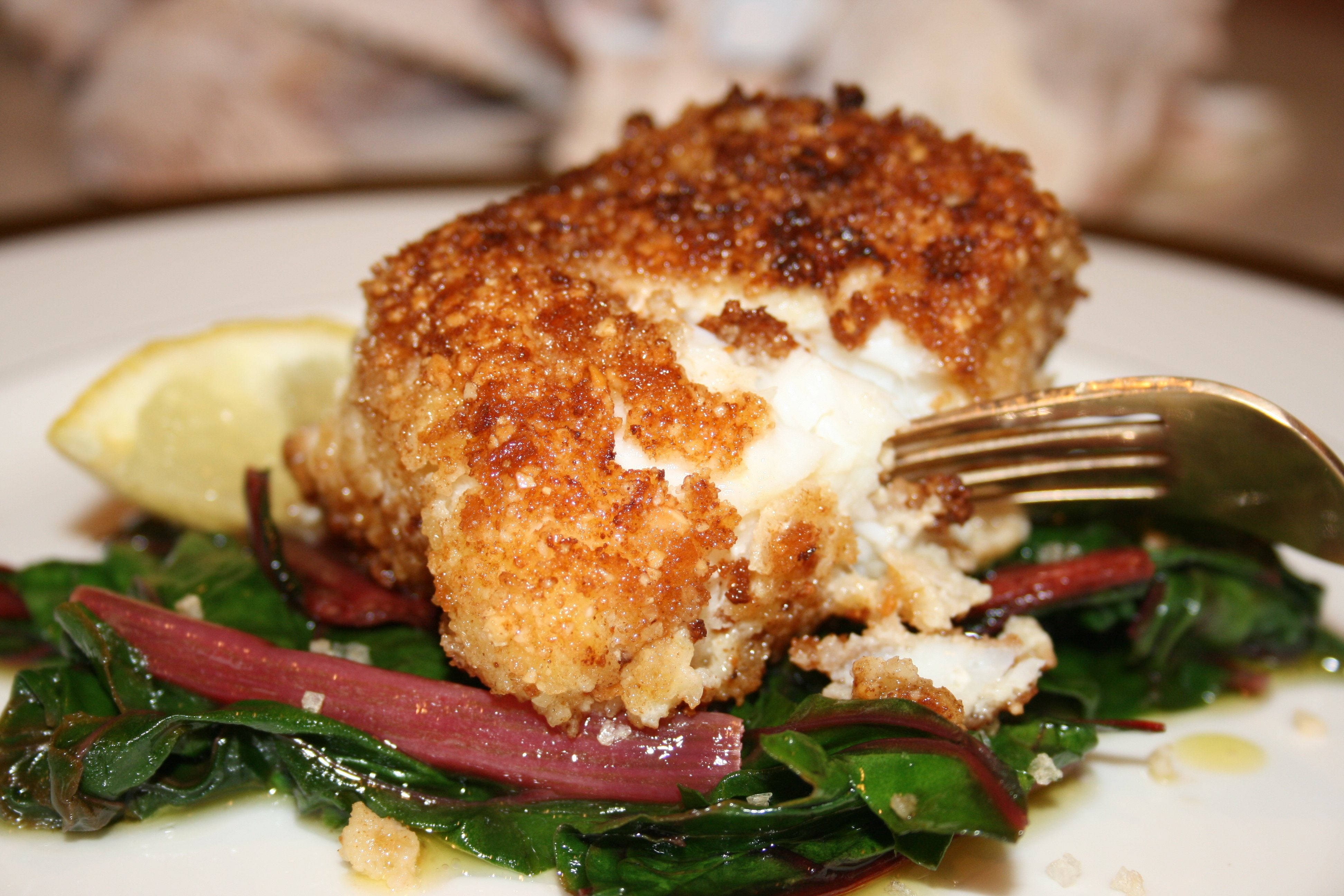 onion crust halibut fillet, golden-brown breaded fish fillet, wilted greens, 4K Desktop Wallpaper
