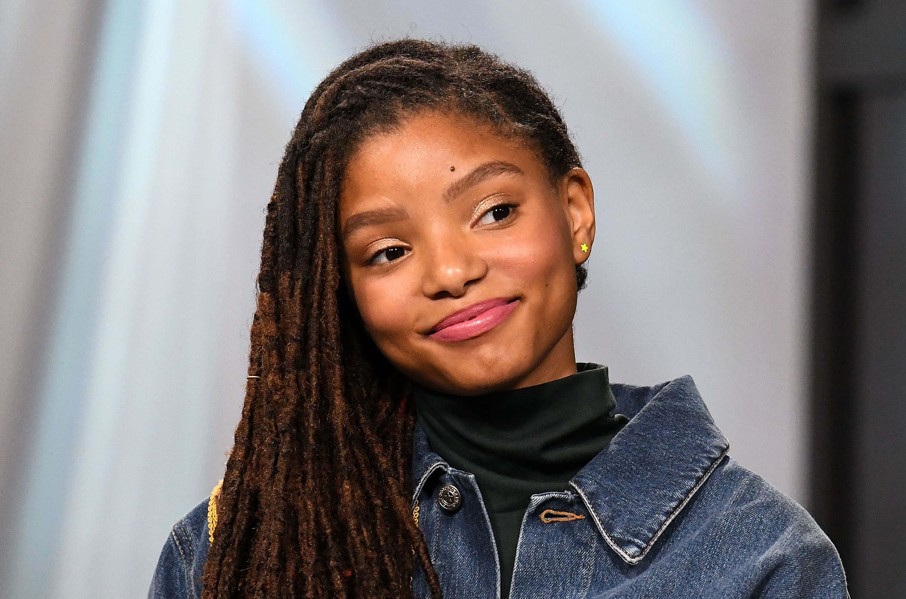 Halle Bailey, long brown dreadlocks, denim jacket, 2K Desktop Wallpaper
