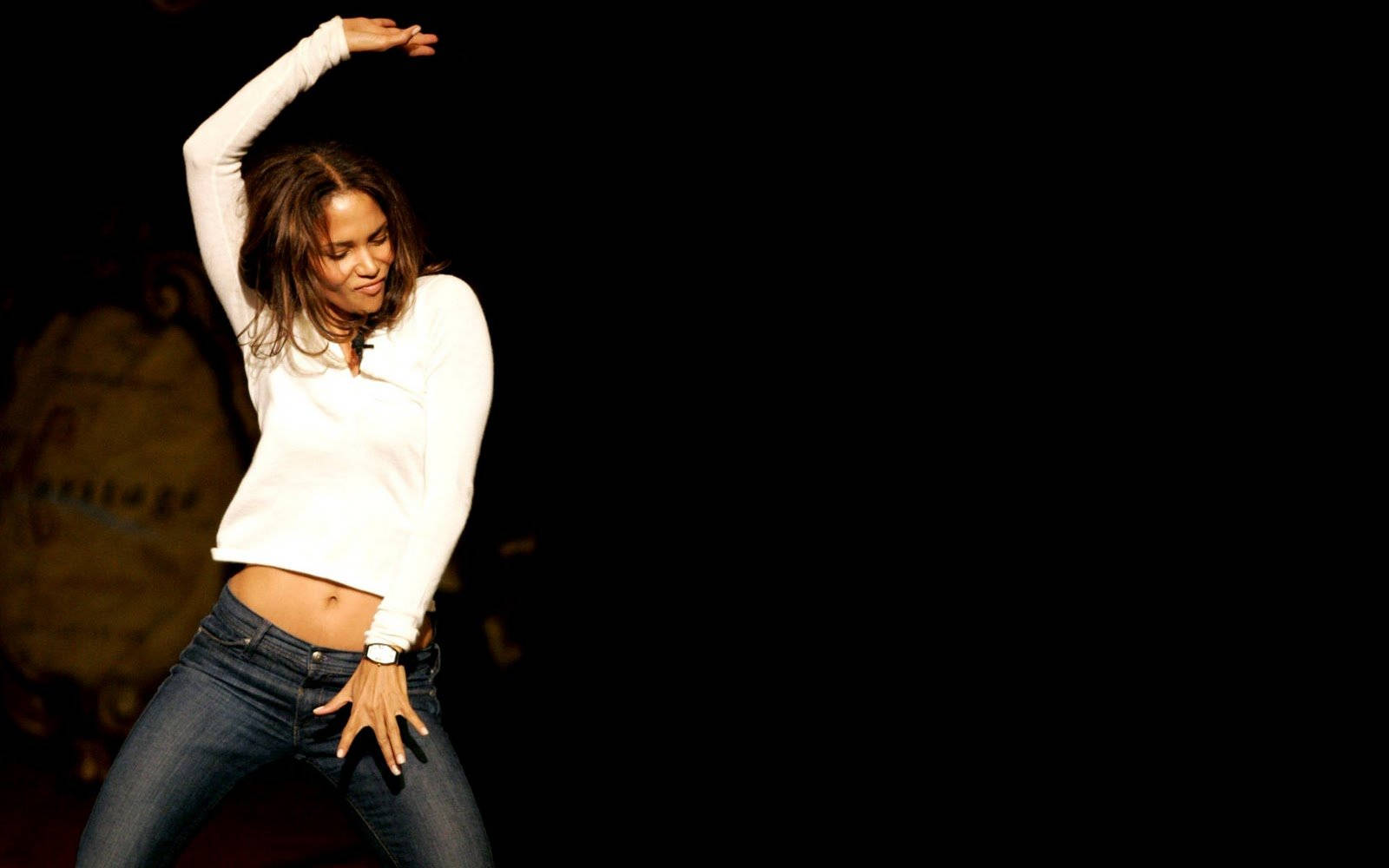 Halle Berry, white top, jeans, HD Desktop Wallpaper