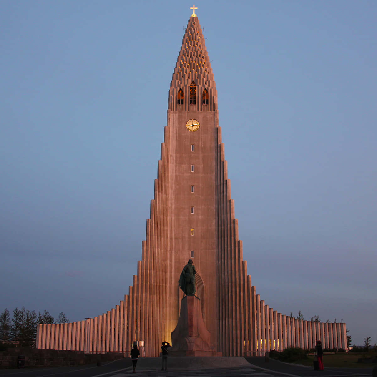 Hallgrimskirkja, spire, vertical stone panels, SD Desktop Wallpaper