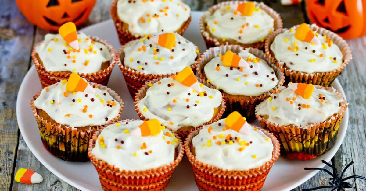 Halloween Candy Corn Cupcakes, white frosting candy corn, sprinkles, SD Desktop Wallpaper