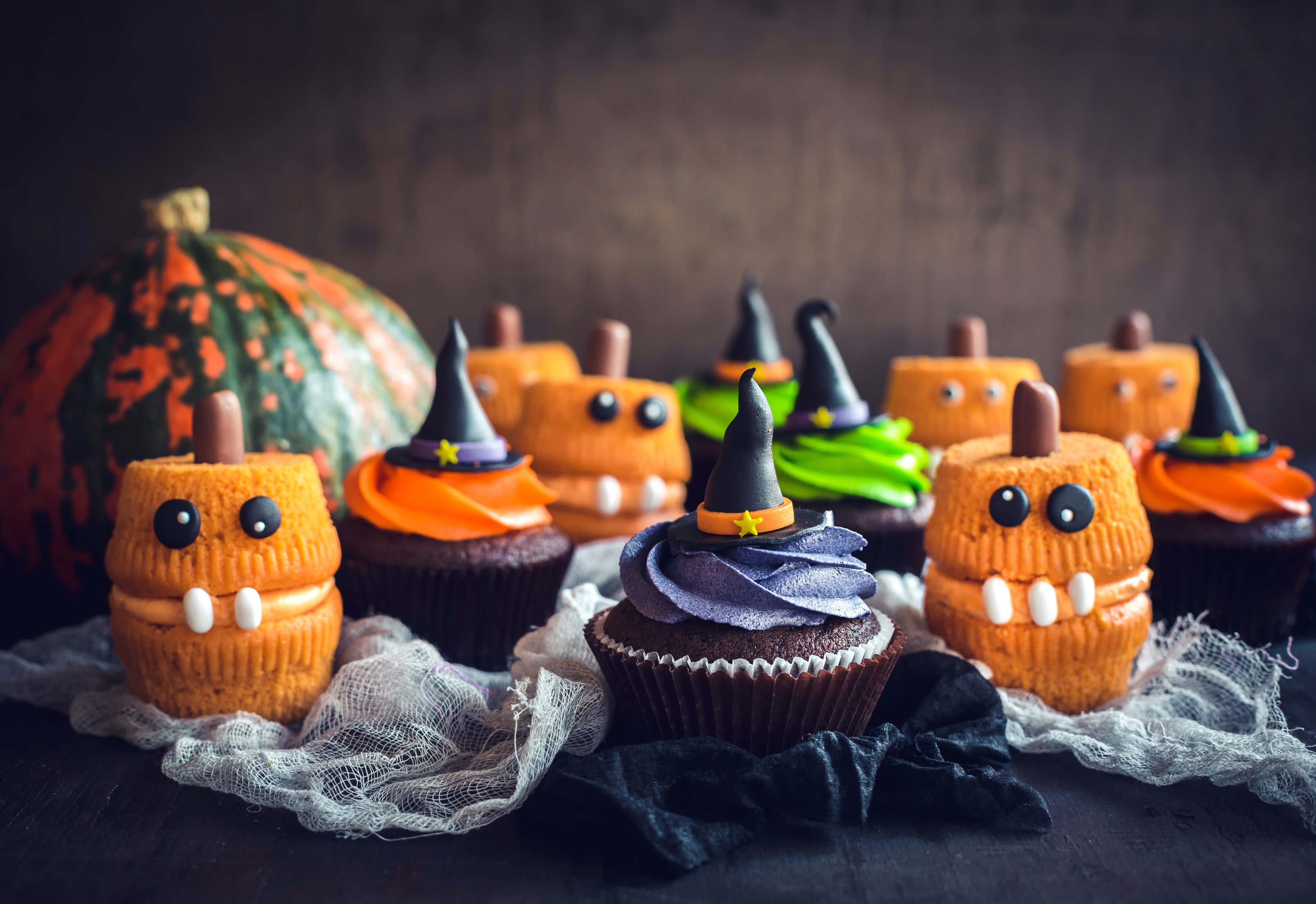 Halloween Cupcakes, pumpkins, witches, 2K Desktop Wallpaper