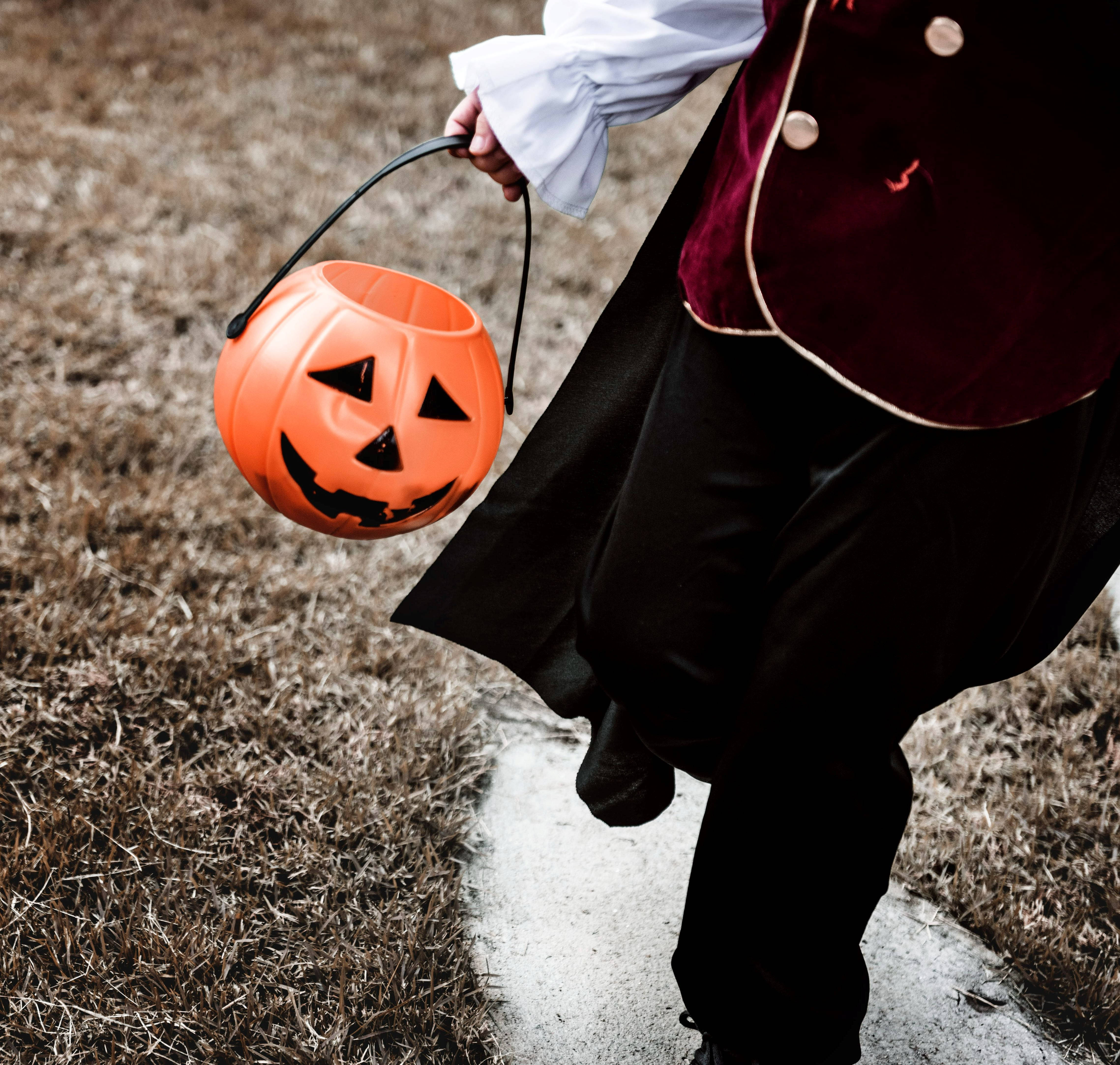 vampire costume, orange jack-o'-lantern bucket, grassy path, 4K Desktop Wallpaper