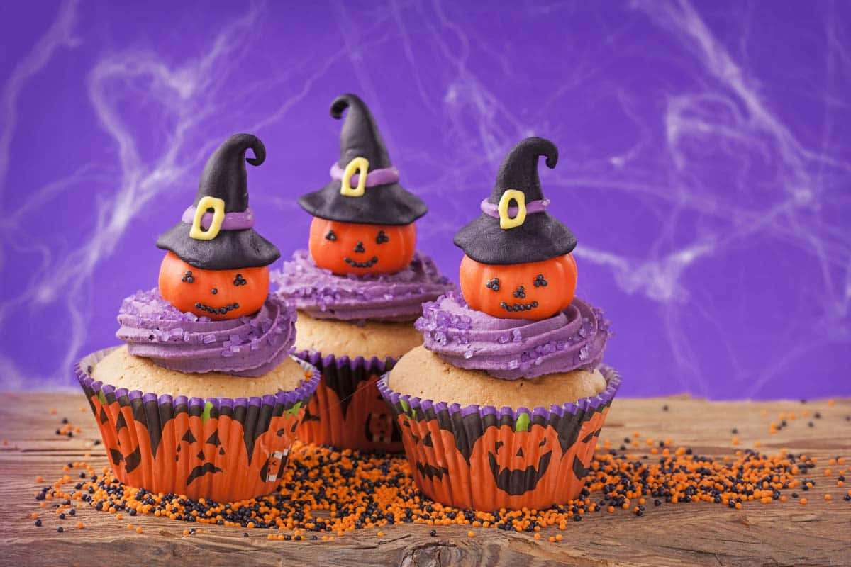 Halloween cupcakes, jack-o'-lanterns, witch hats, SD Desktop Wallpaper