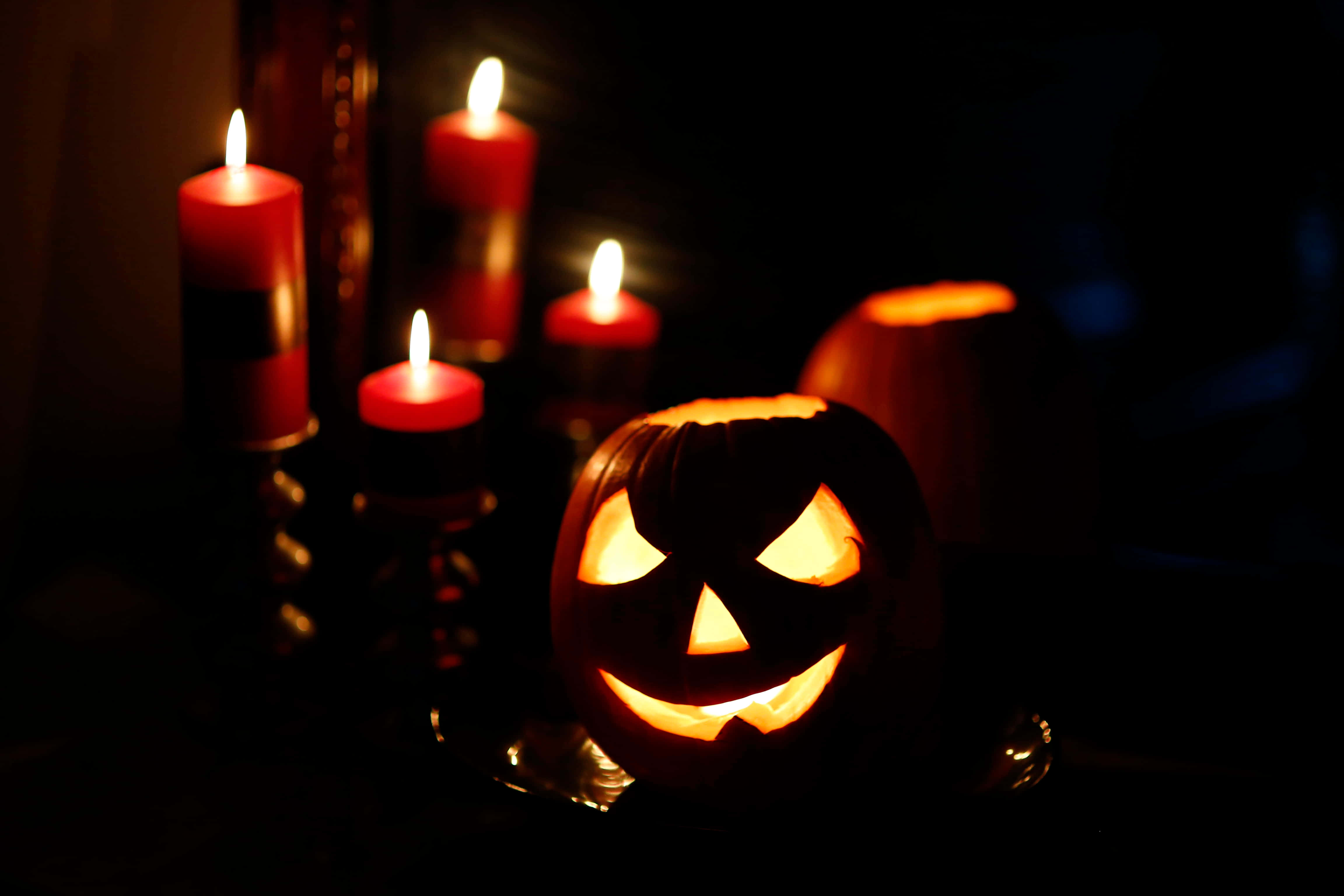 Halloween Candles, jack-o'-lantern, flickering red candles, 4K Desktop Wallpaper