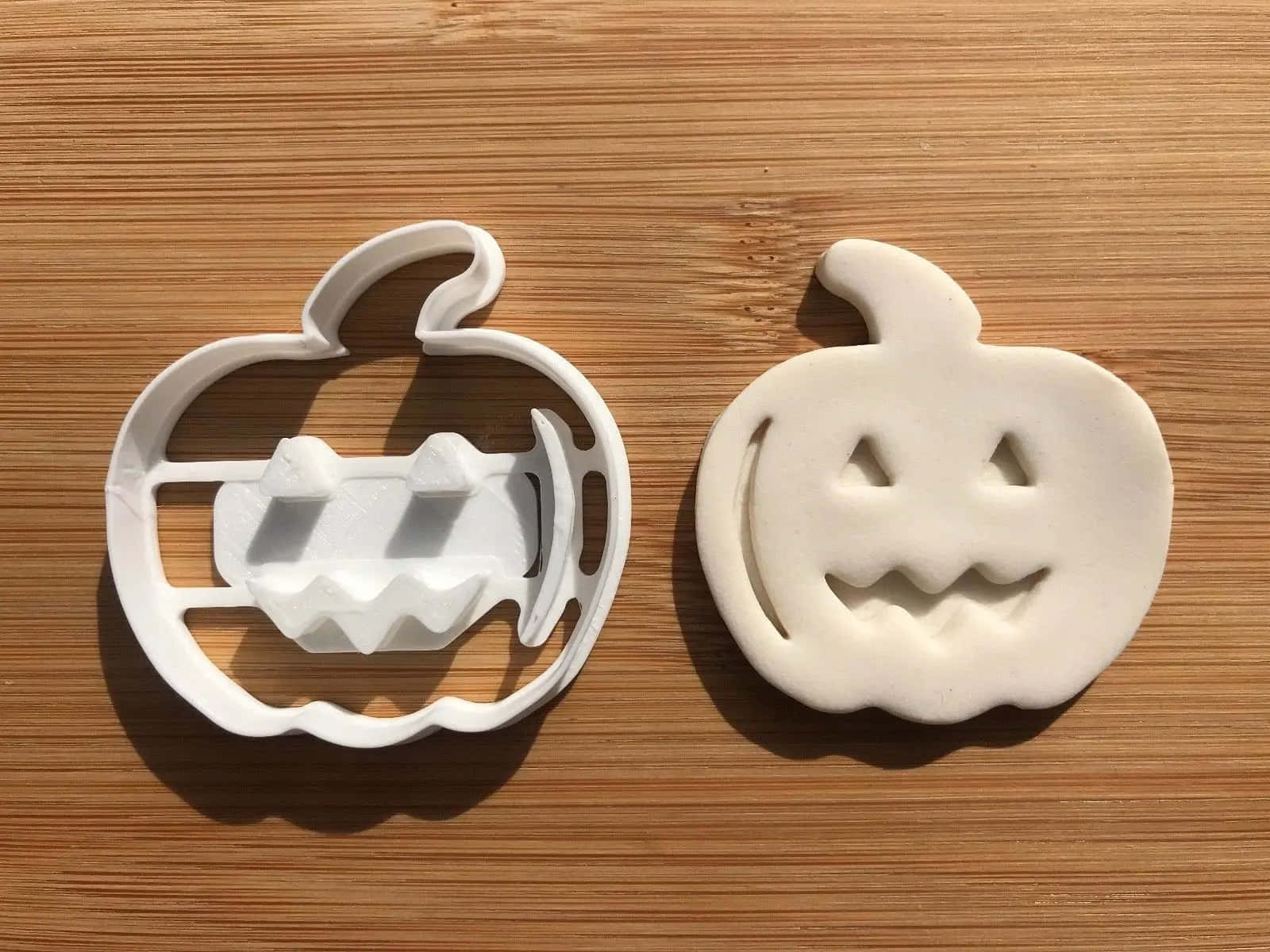 Halloween cookie cutters, white pumpkin-shaped cookie cutter, wooden surface, HD Desktop Wallpaper