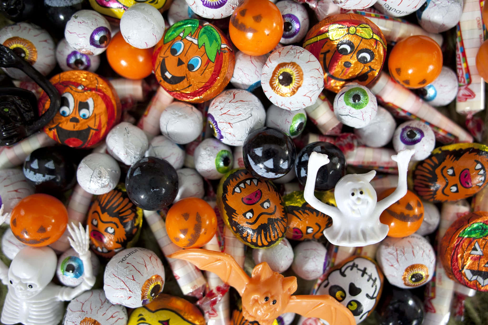Halloween Treats, eyeballs, pumpkins, Full HD Desktop Wallpaper