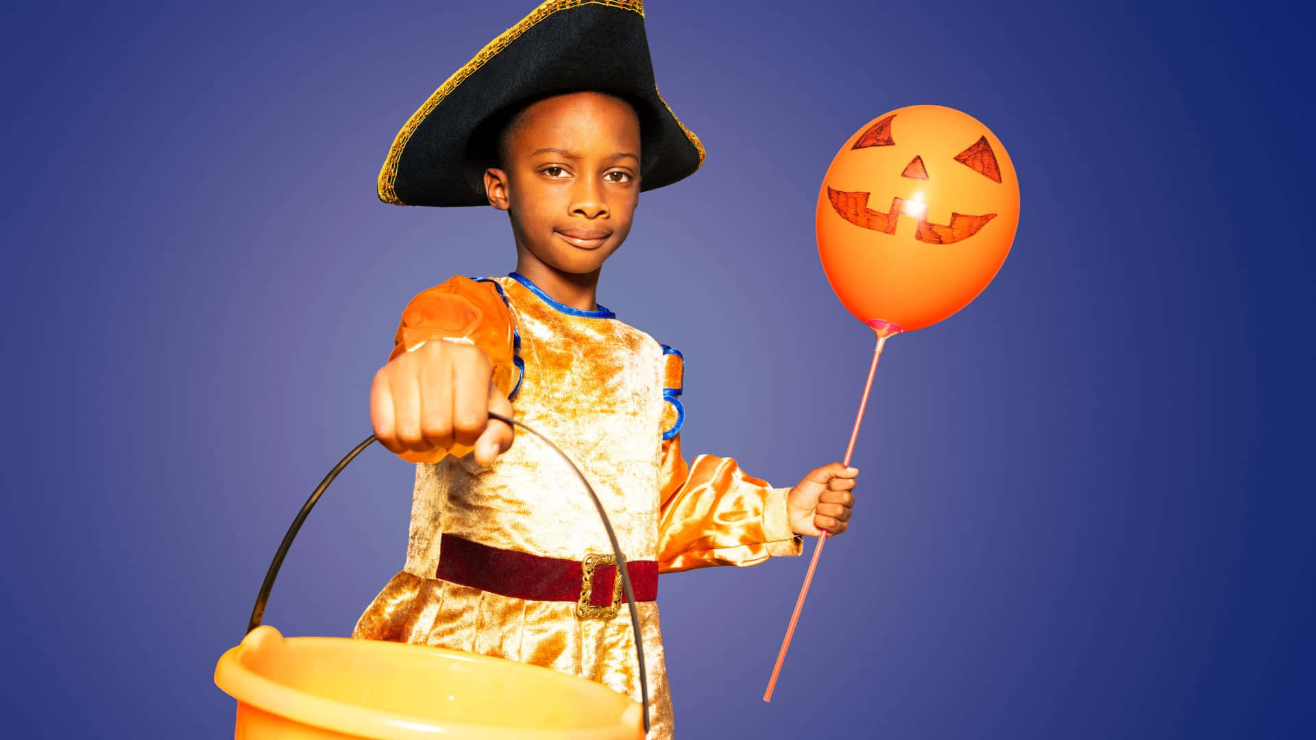 pirate Halloween costume, jack-o'-lantern balloon, trick-or-treat bucket, Full HD Desktop Wallpaper