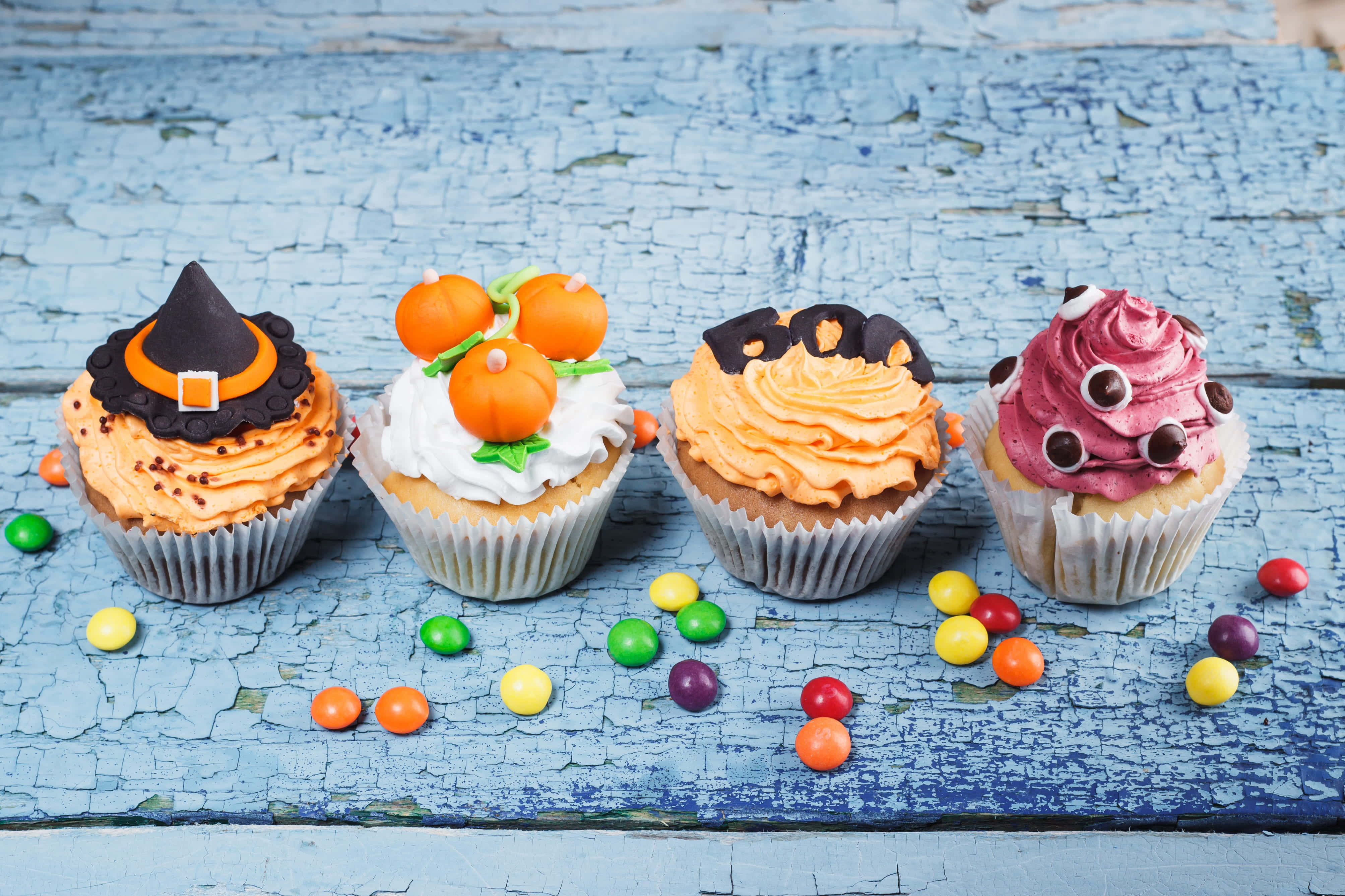 Halloween Cupcakes, witch hats, pumpkins, 4K Desktop Wallpaper