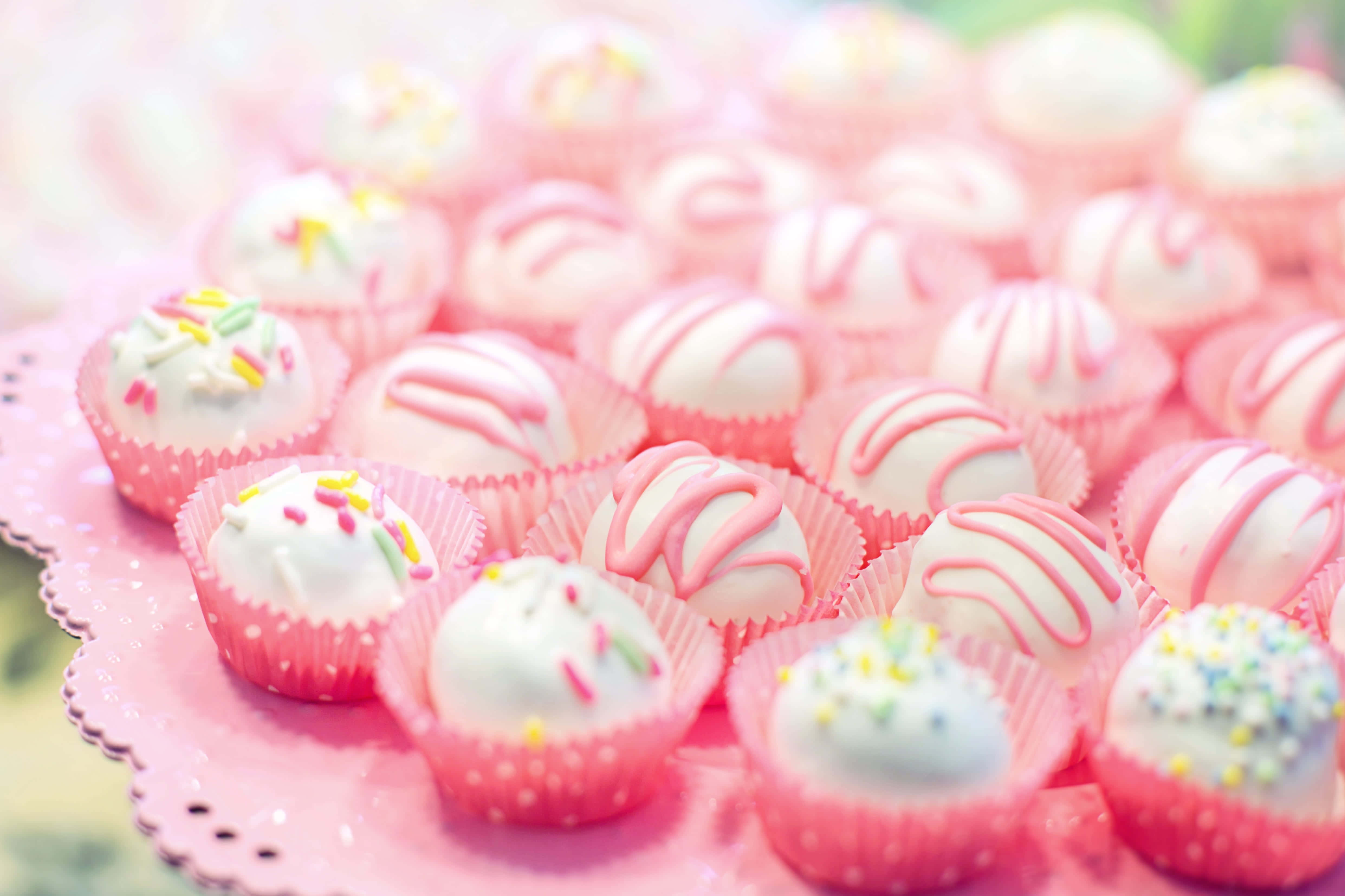 pink cupcake liners, white chocolate truffles, pink swirls, 4K Desktop Wallpaper