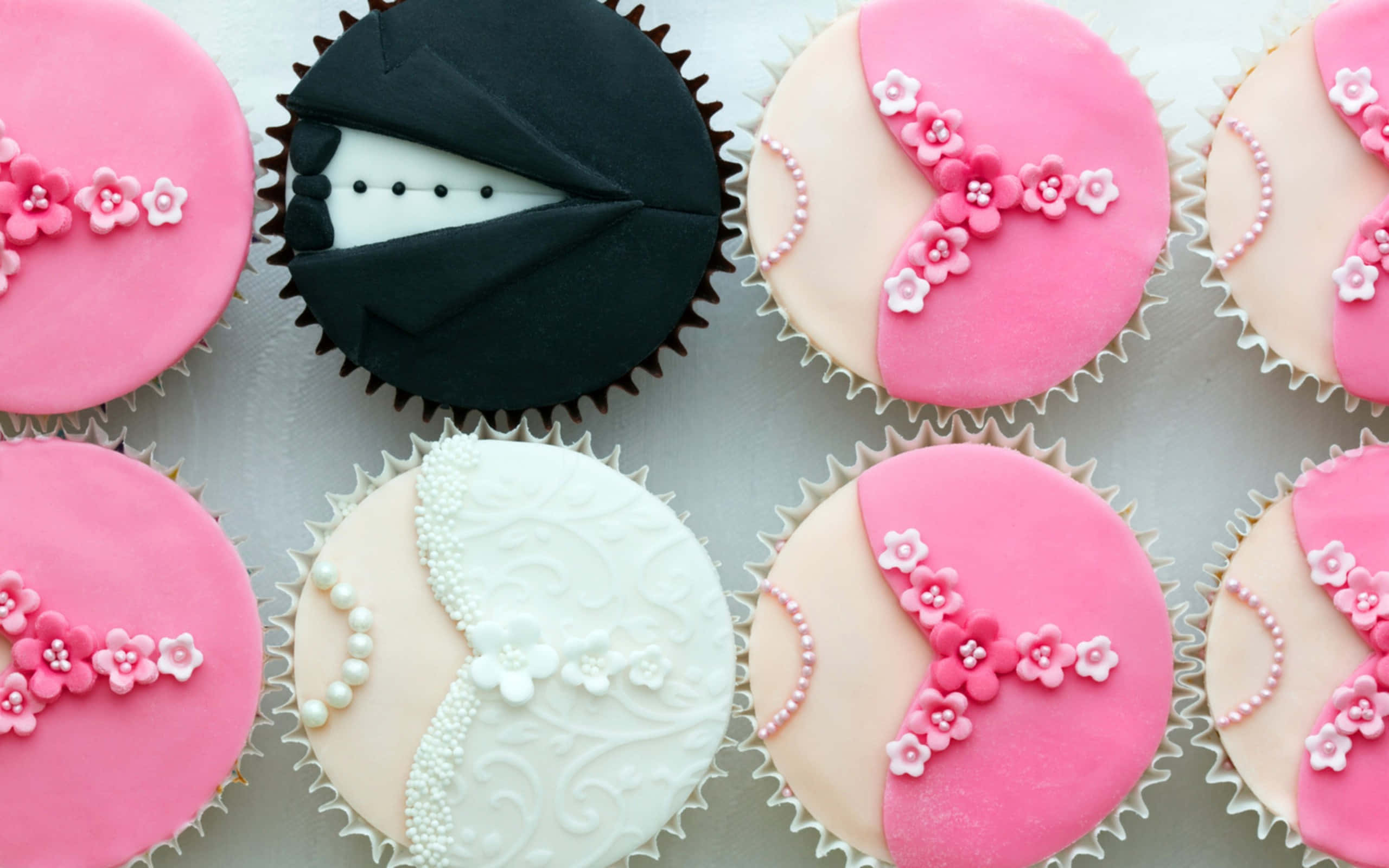 pink cupcakes, pink white and black fondant, floral accents, 2K Desktop Wallpaper
