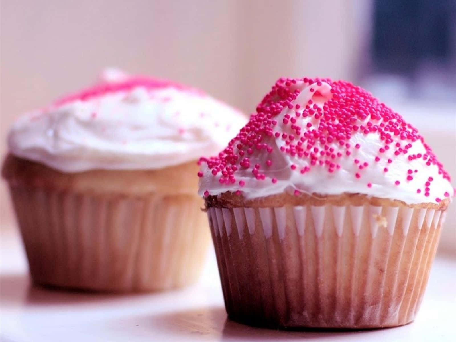 pink cupcakes, white frosting, pink sprinkles, HD Desktop Wallpaper