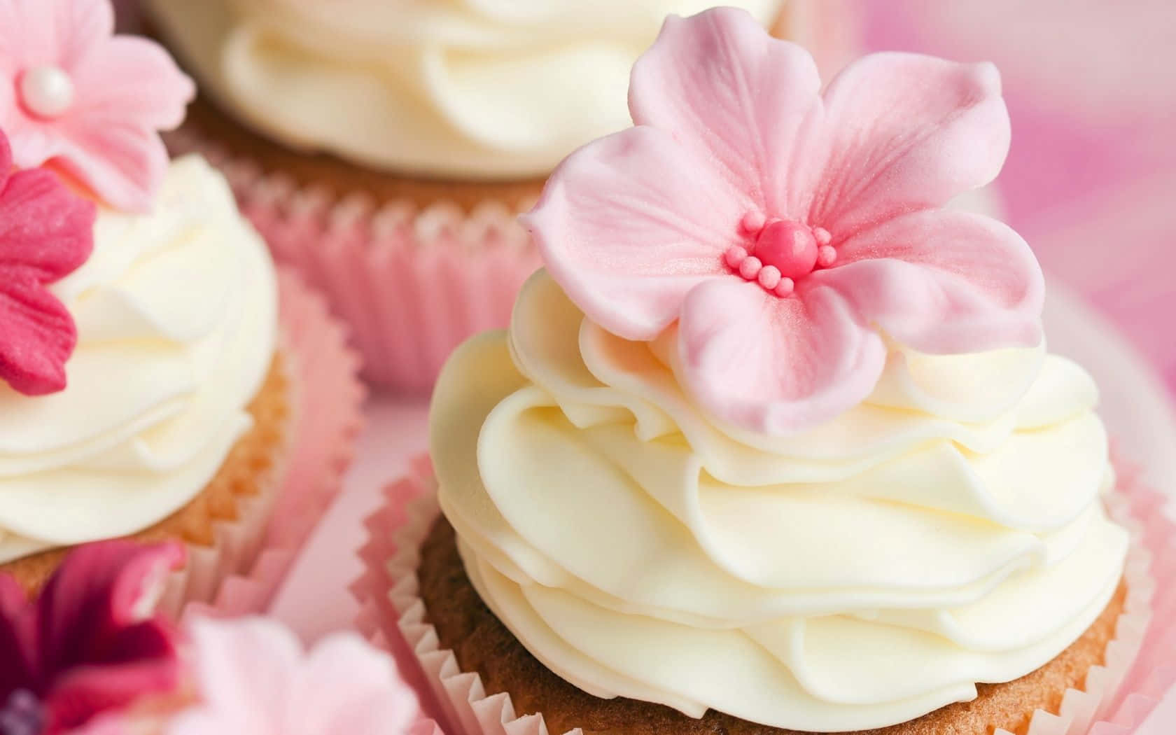 pink cupcakes, creamy white frosting, pink sugar flowers, HD Desktop Wallpaper