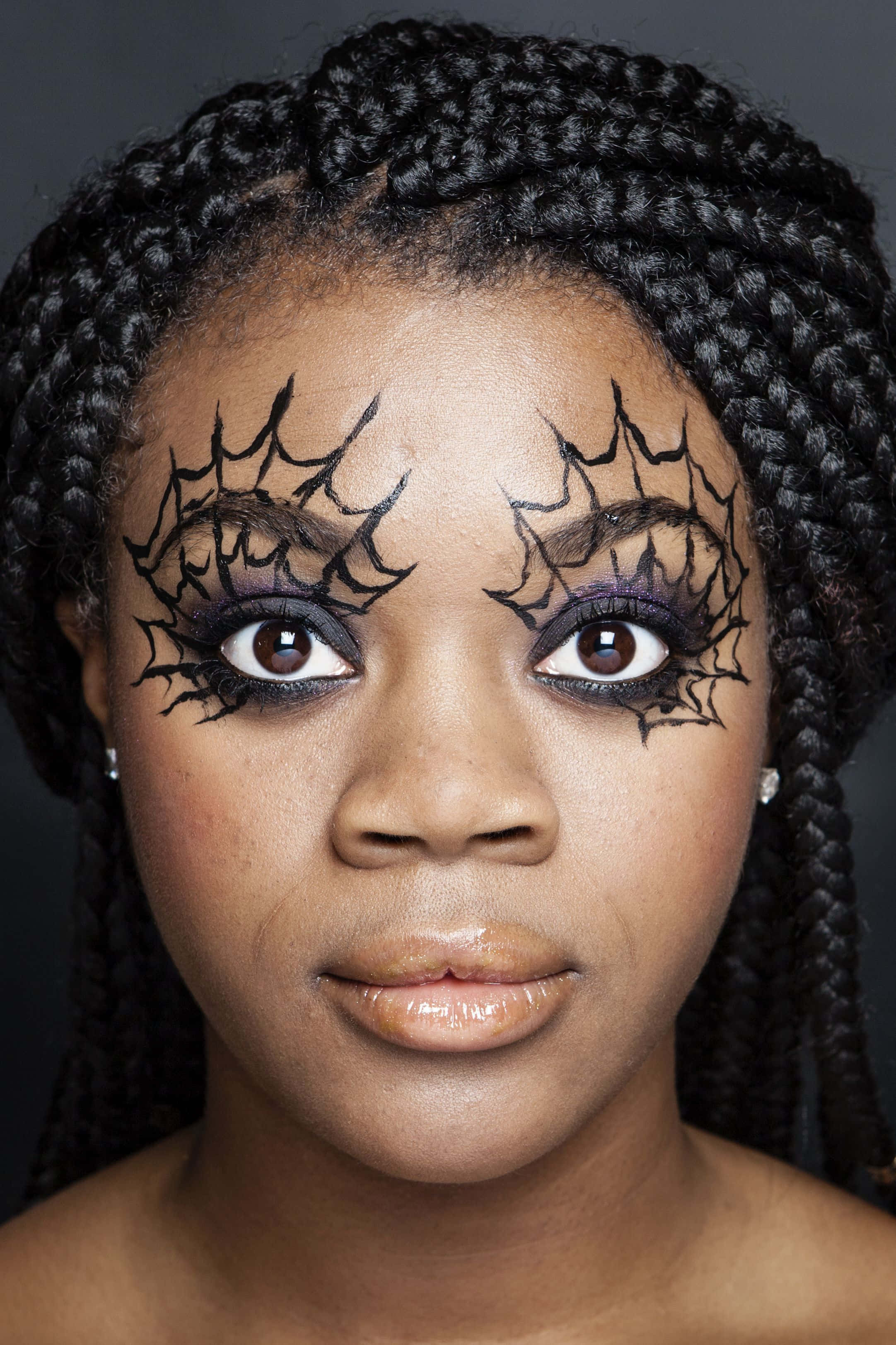 Halloween Face Paint, black spiderweb makeup, dark gray backdrop, 2K Phone Wallpaper