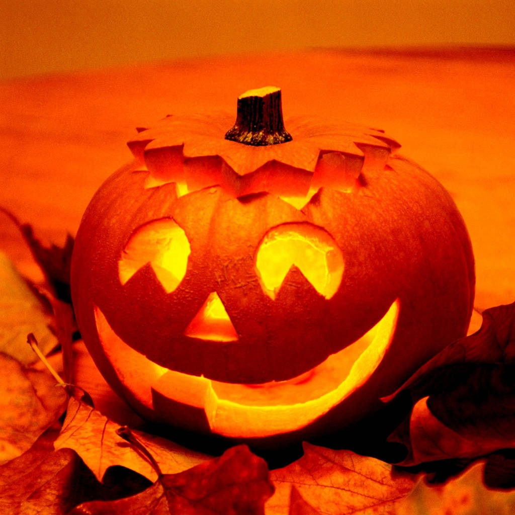 Halloween iPad, jack-o'-lantern, autumn leaves, SD Desktop Wallpaper