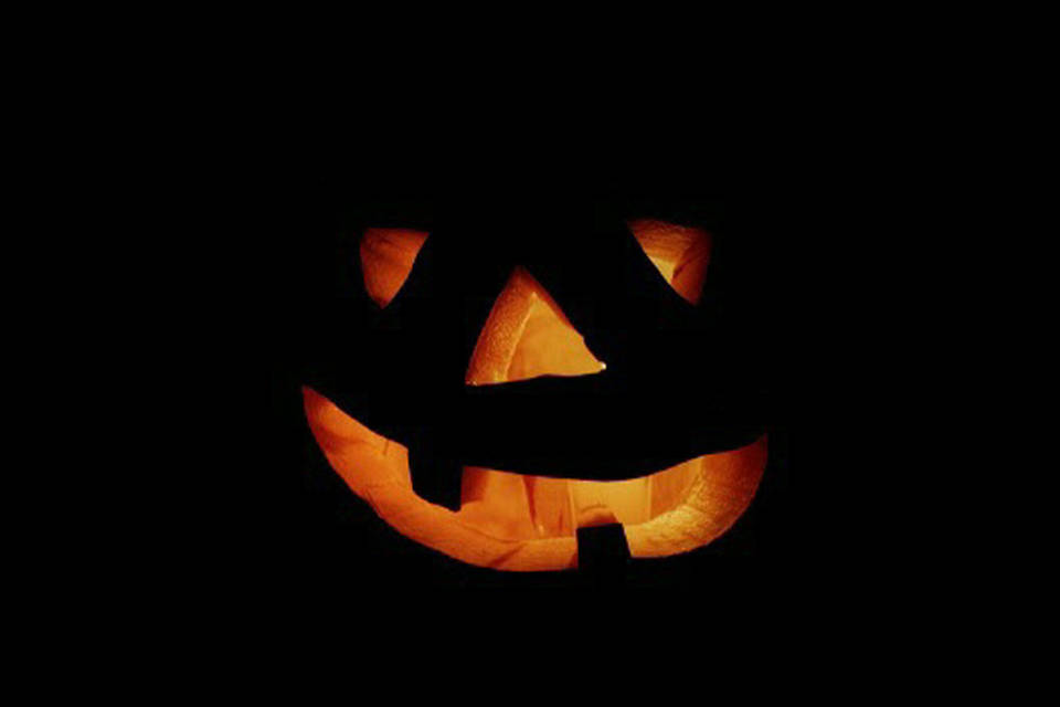 Halloween iPad, jack-o'-lantern, glowing, SD Desktop Wallpaper