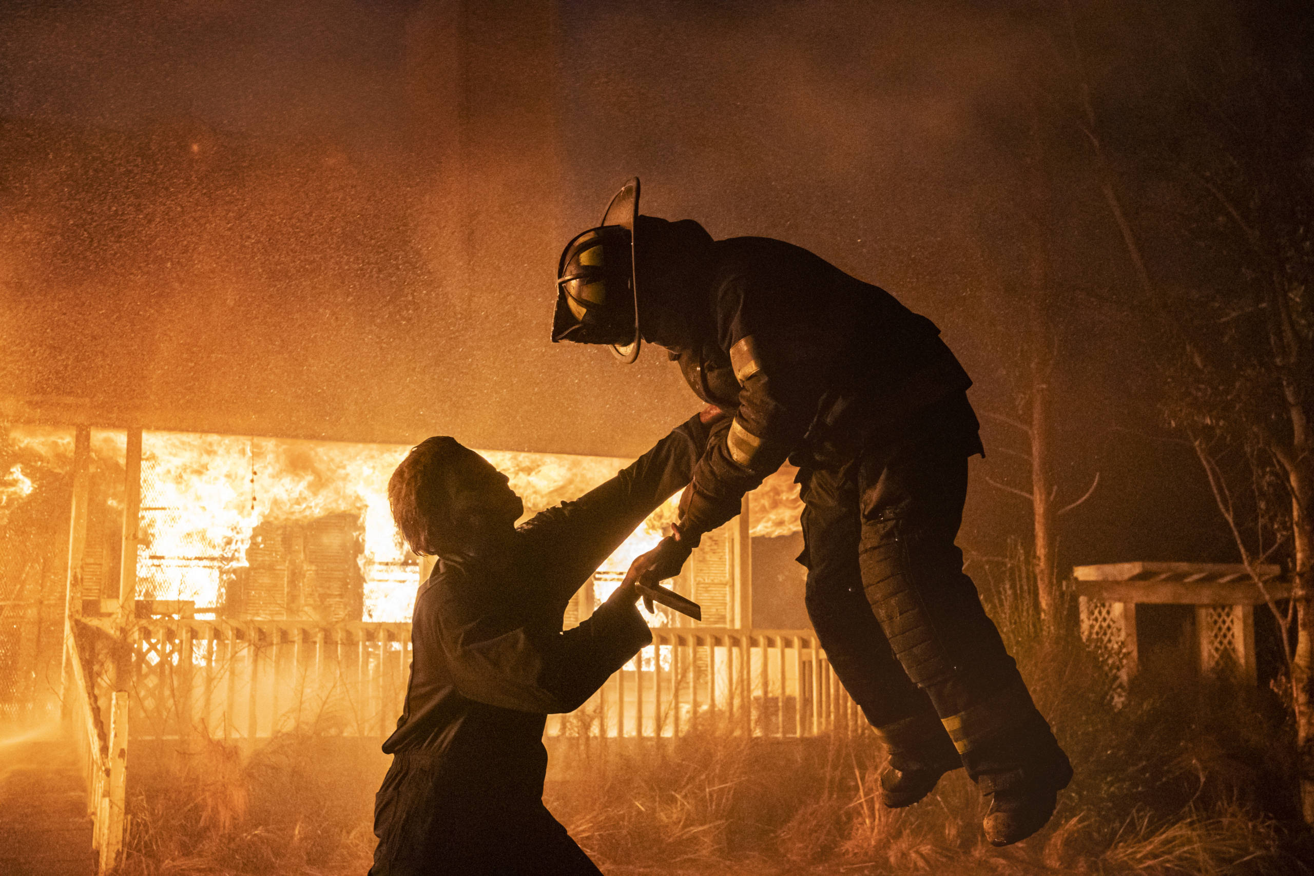 Halloween Kills, firefighter, burning house, 2K Desktop Wallpaper