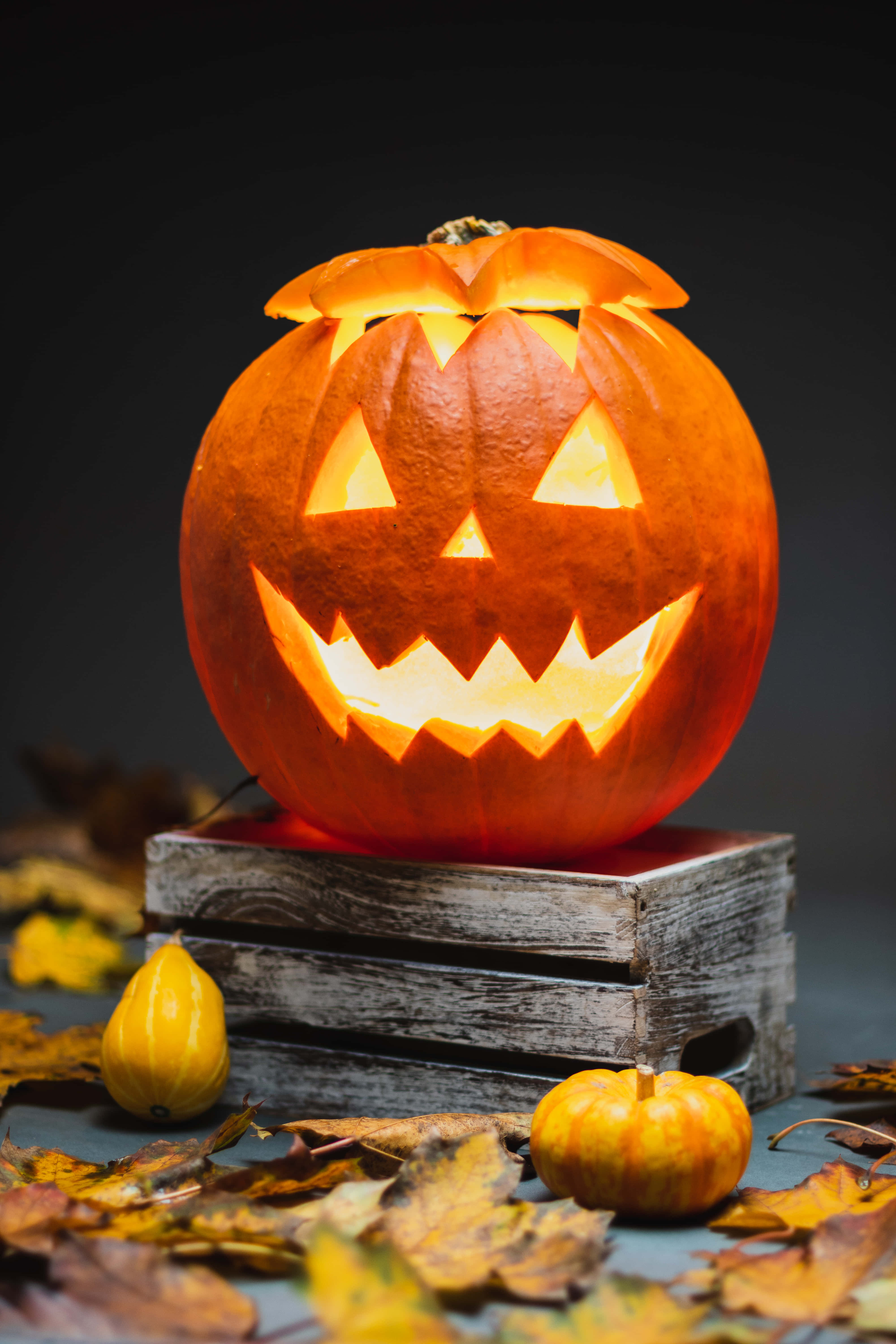 Halloween Macbook, jack-o'-lantern, weathered wooden crate, 5K Phone Wallpaper
