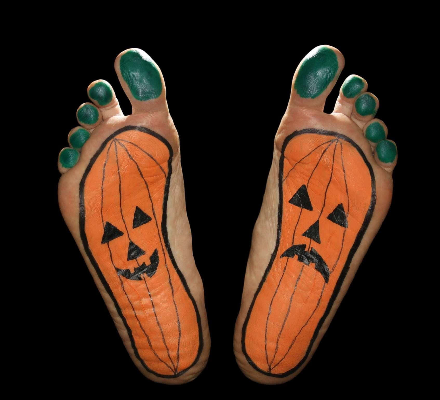 Halloween Sole Drawing, orange jack-o'-lantern faces, green toenails, HD Desktop Wallpaper
