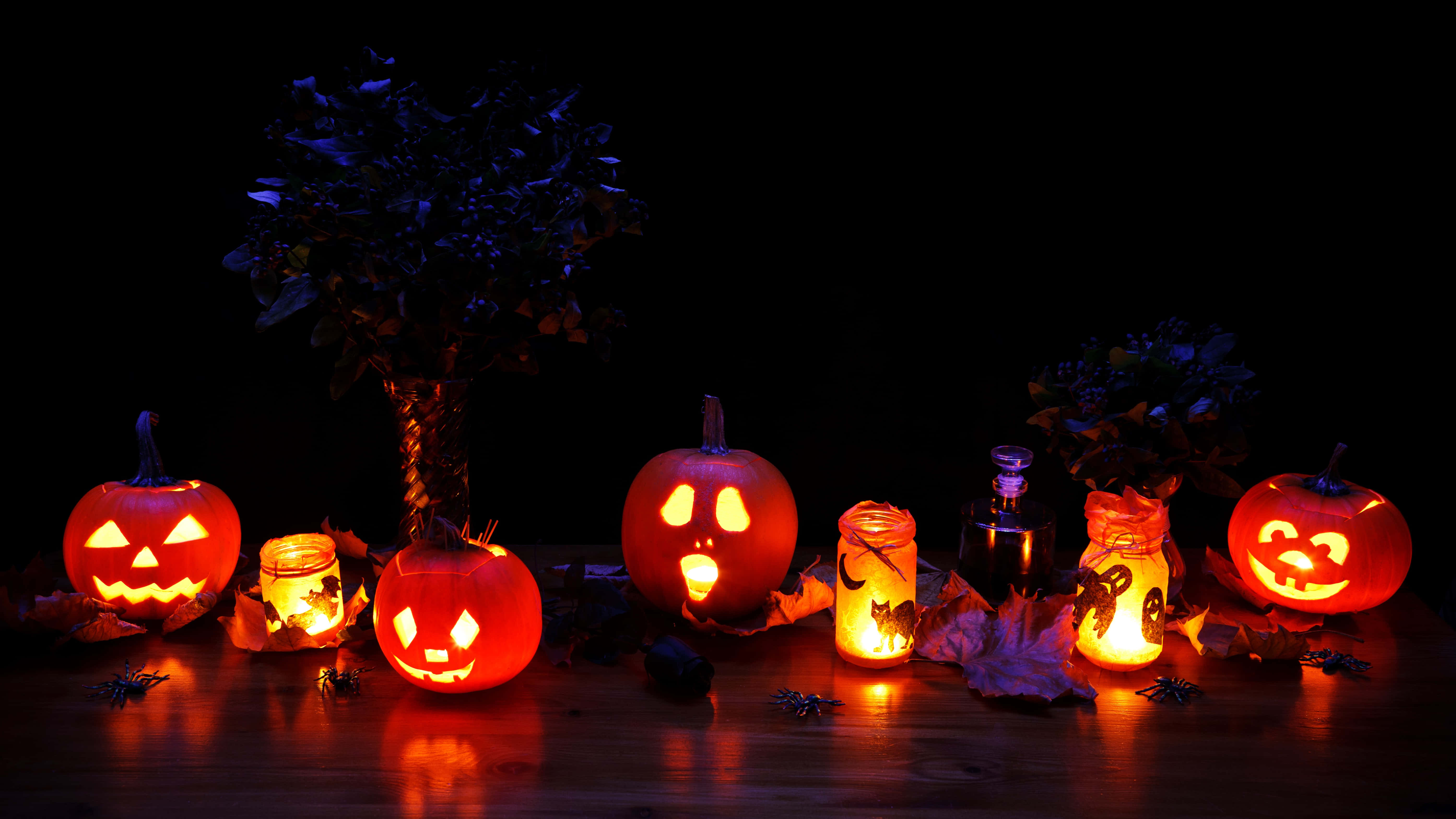 Halloween Props, jack-o'-lanterns, candlelit jars, 5K Desktop Wallpaper