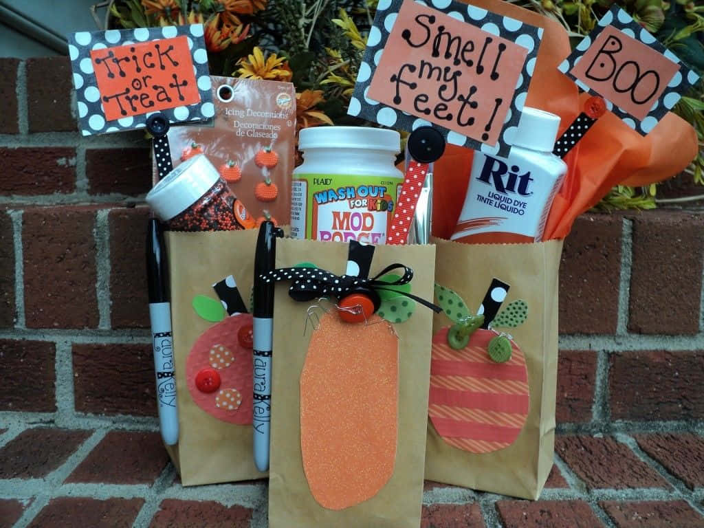 Trick-or-Treat Bags, pumpkins, spooky signs, SD Desktop Wallpaper