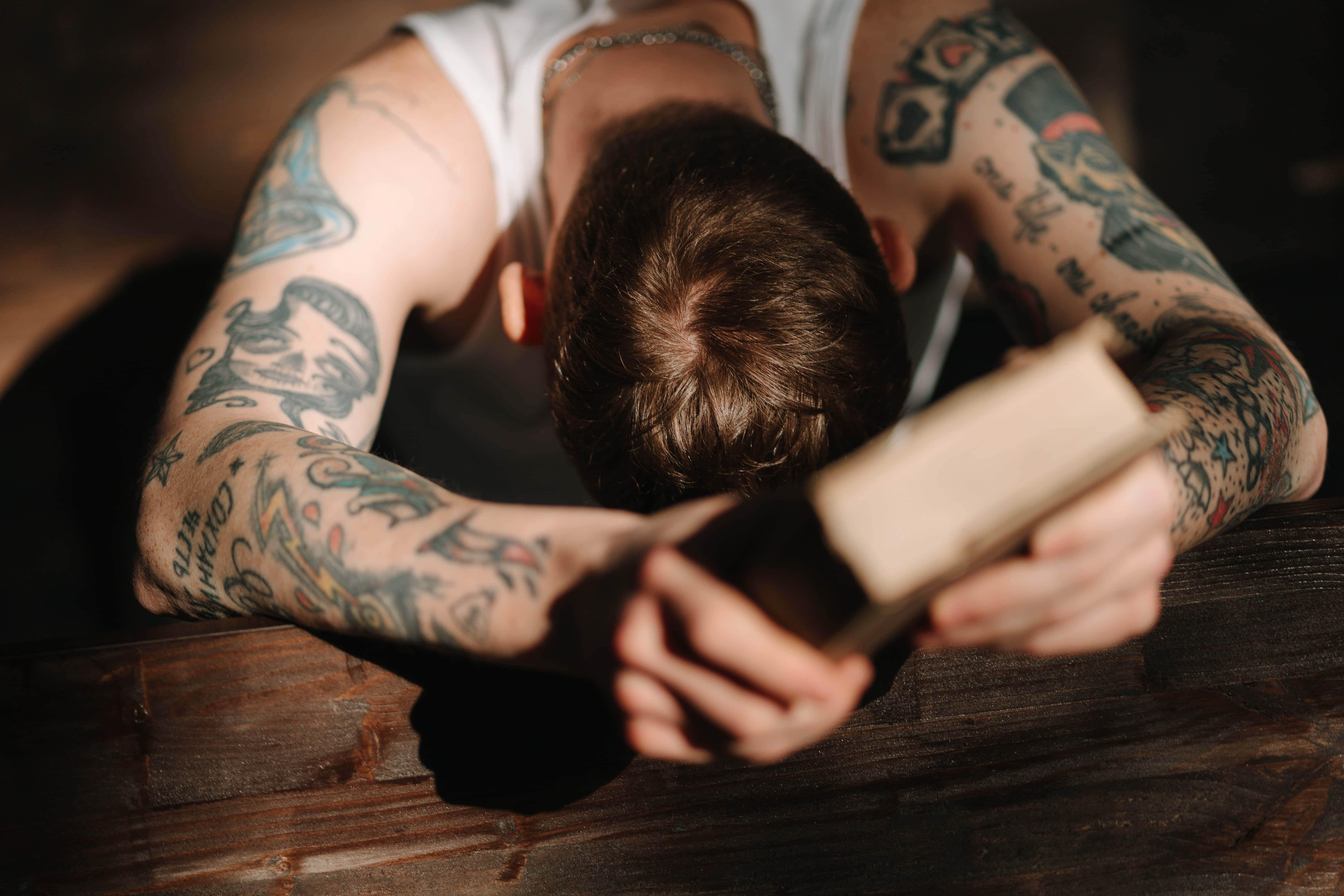 Halloween Tattoos, tattooed man, wooden table, 5K Desktop Wallpaper
