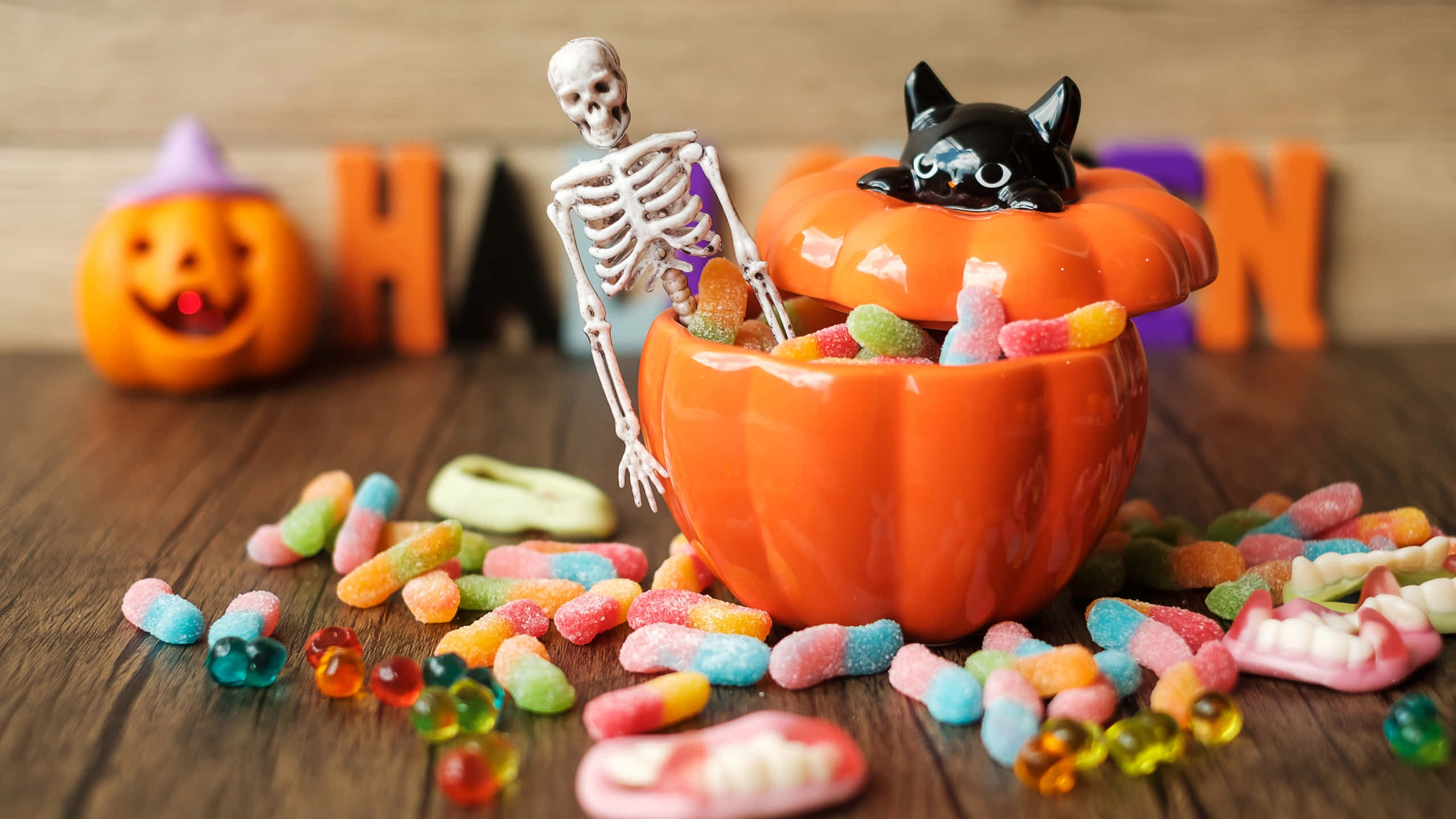 Halloween Treats, orange pumpkin bowl, colorful Halloween candies, 2K Desktop Wallpaper