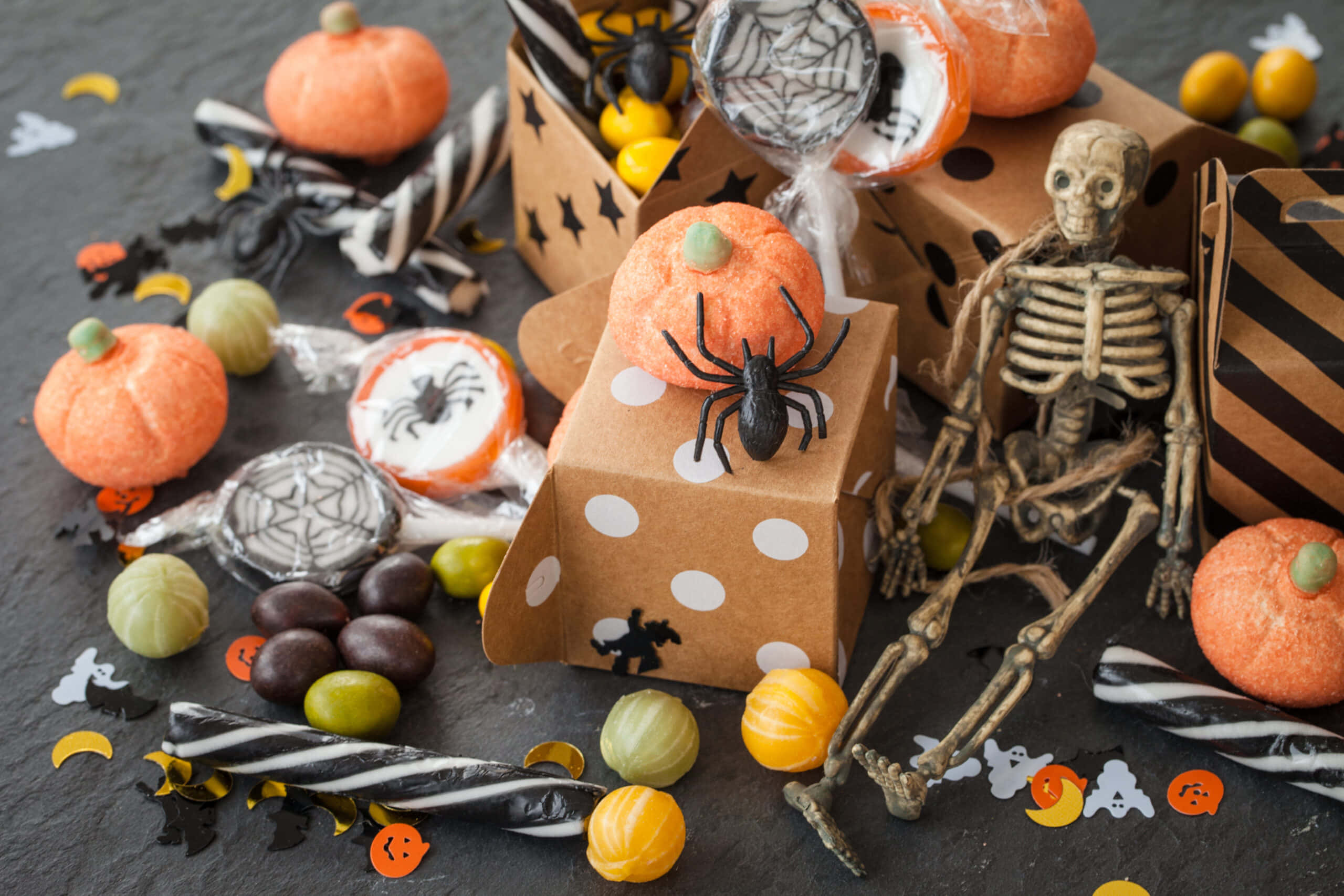 Halloween Treats, candy pumpkins, spiders, 2K Desktop Wallpaper
