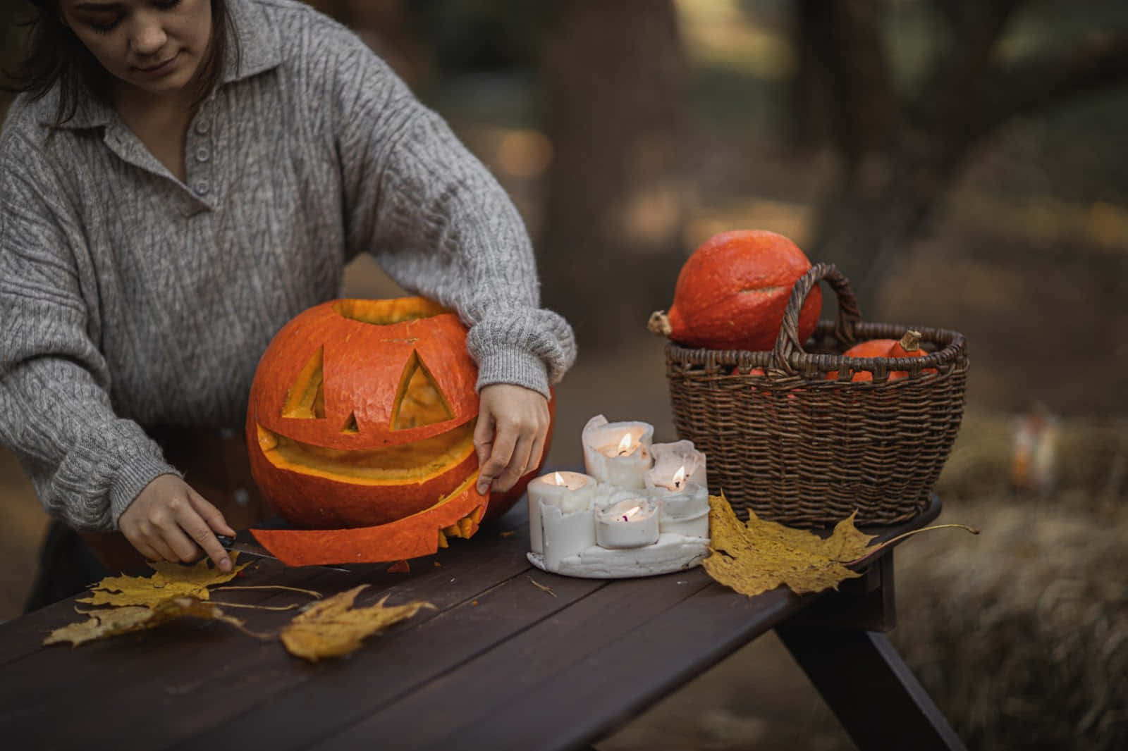 jack o lantern pumpkin, wooden table, lit candles, HD Desktop Wallpaper
