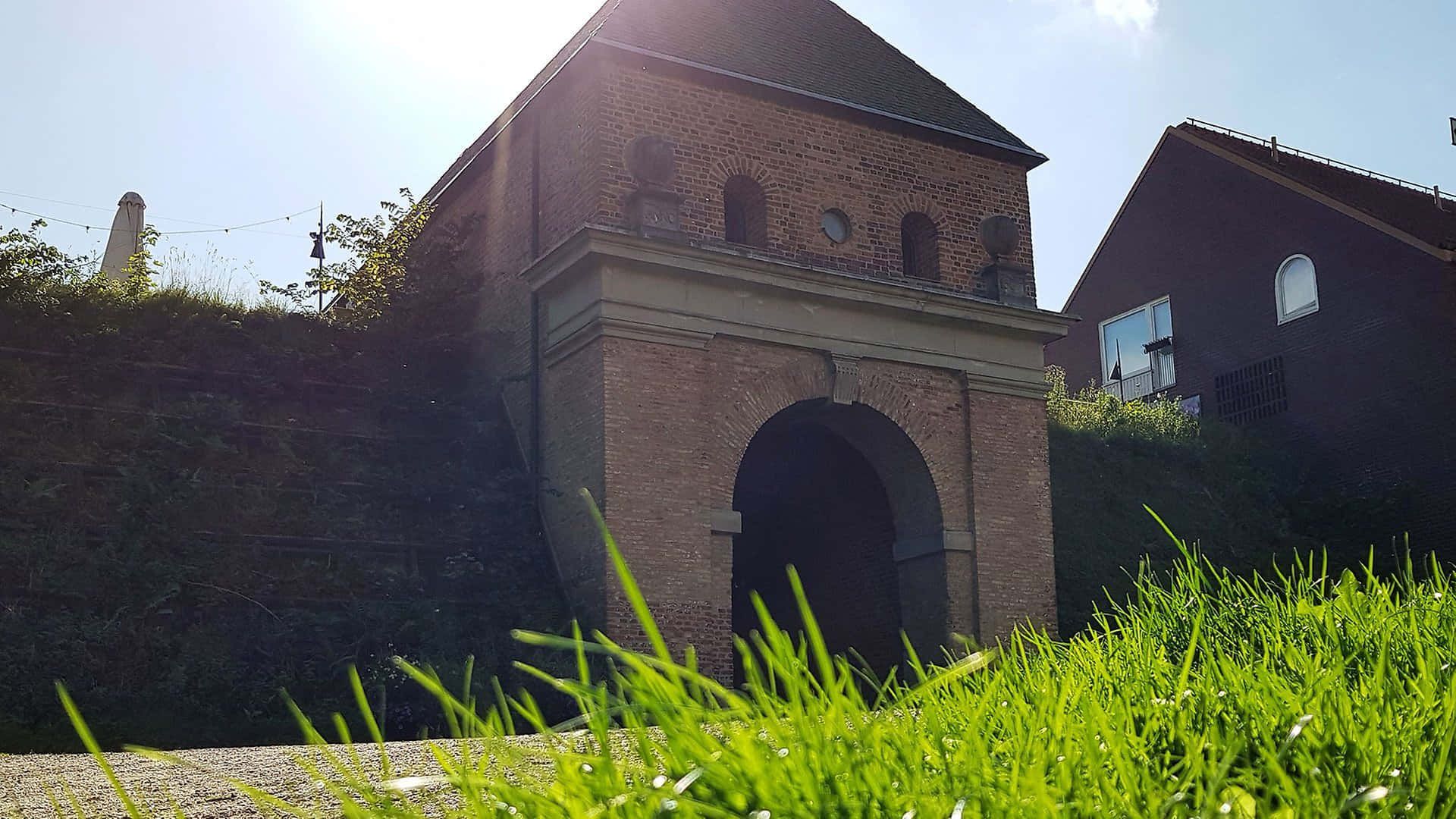 Halmstad, historic brick gatehouse, arched entrance, Full HD Desktop Wallpaper