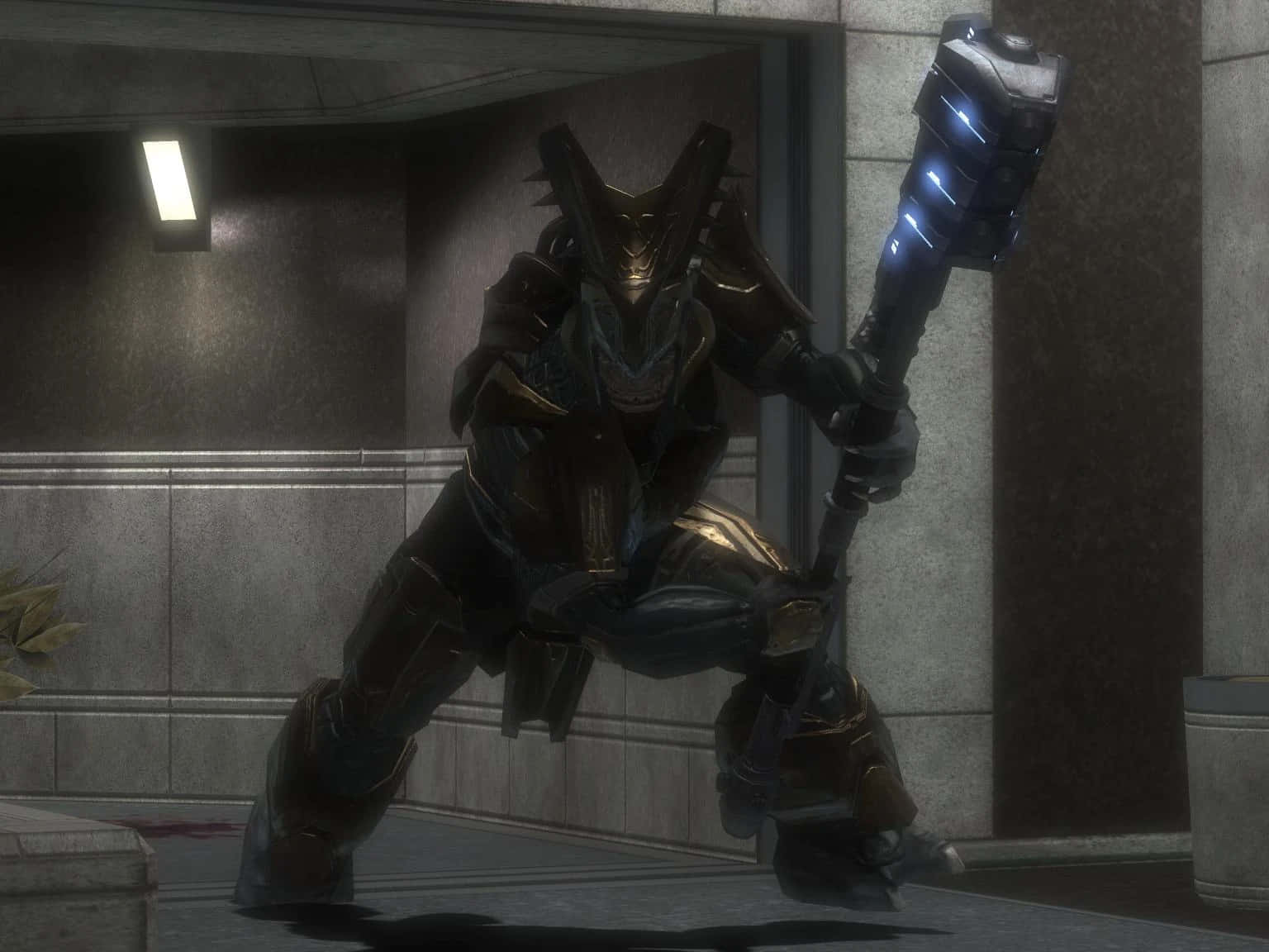 Halo Brutes, energy hammer, dimly lit corridor, HD Desktop Wallpaper
