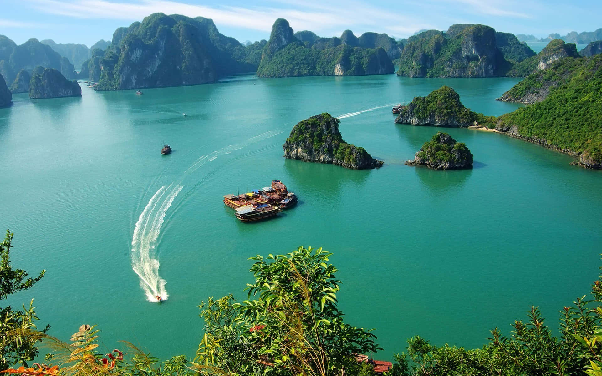 Halong Bay, fast speed boat, turquoise waters, Full HD Desktop Wallpaper