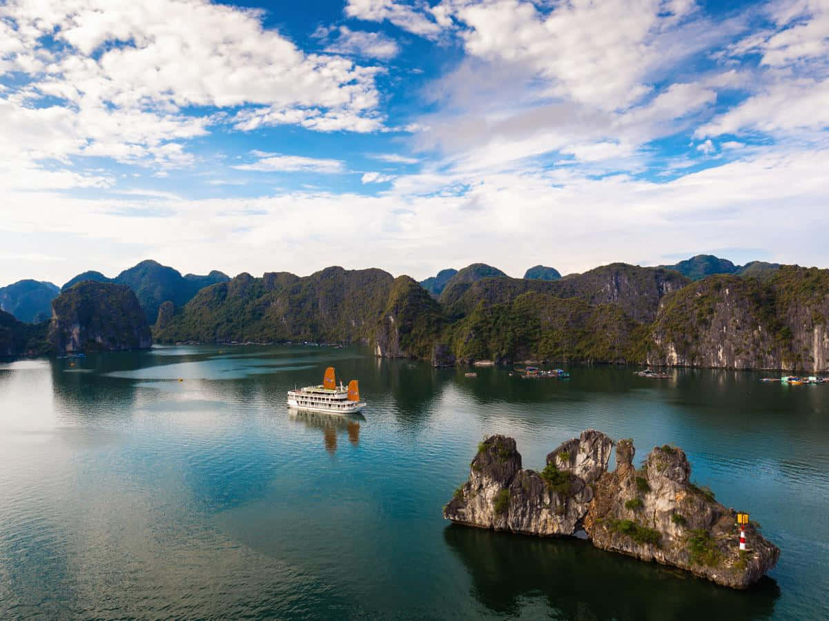 Halong Bay, turquoise waters, jungle-covered limestone karsts, SD Desktop Wallpaper