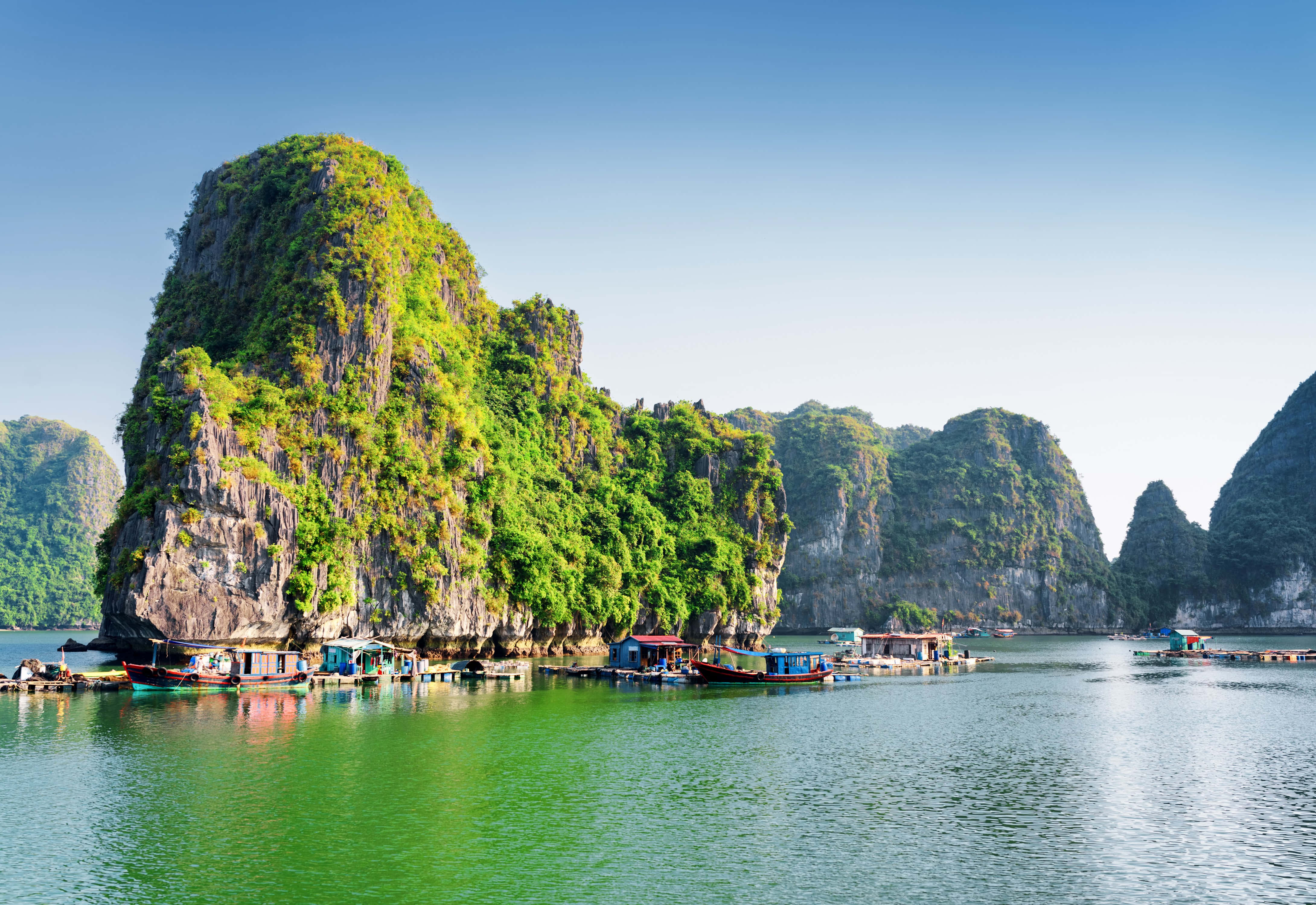 Halong Bay, floating village, karst islands, 4K Desktop Wallpaper