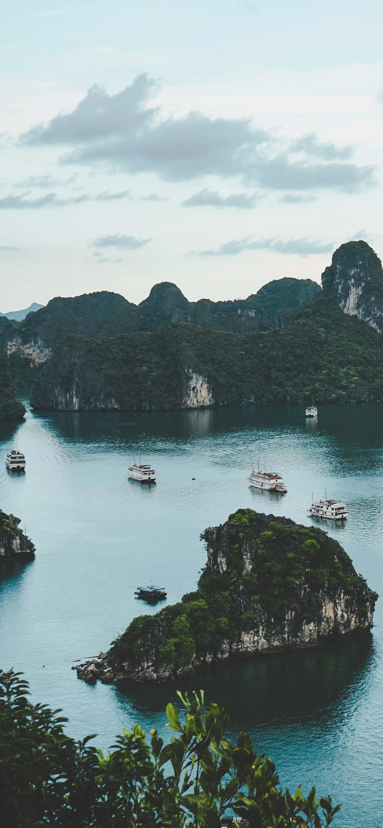 Halong Bay, turquoise bay, limestone karsts, 2K Phone Wallpaper