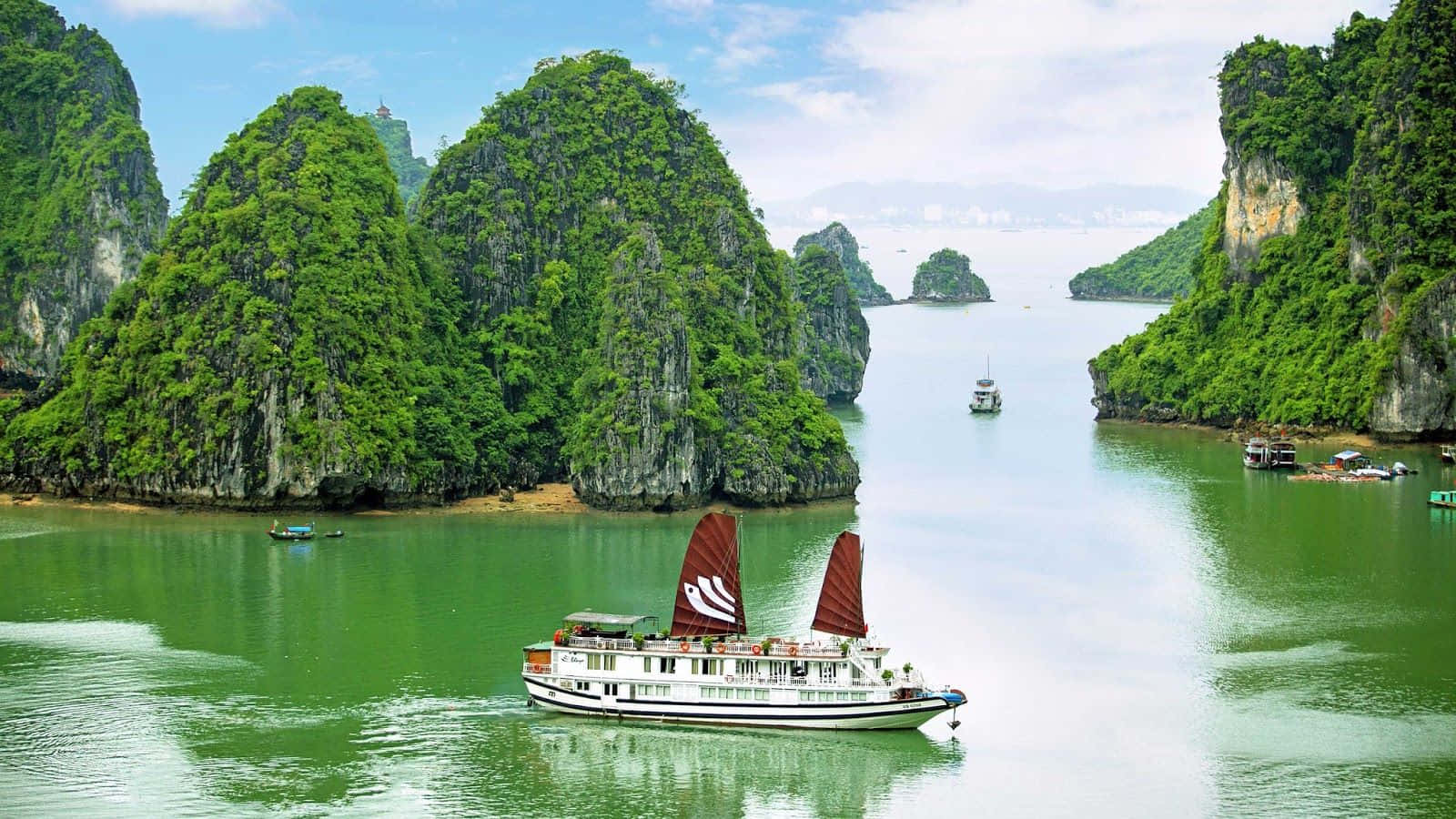 sailing cruise ships, Halong Bay, traditional junk boat, HD Desktop Wallpaper