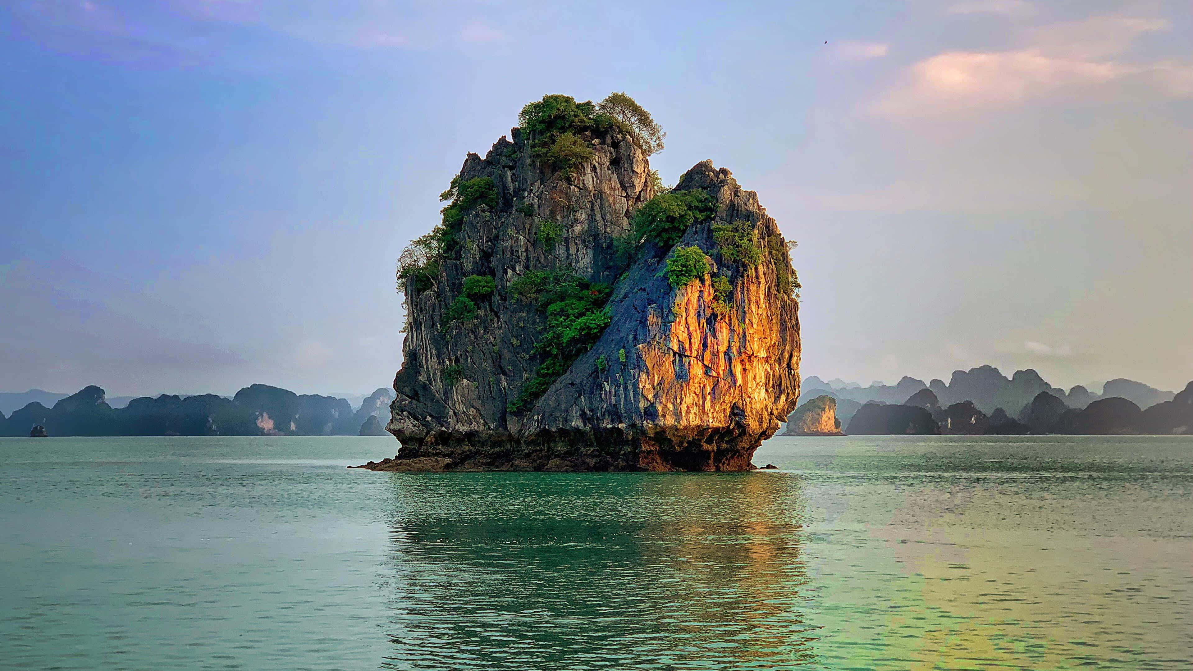 Halong Bay, limestone karst island, lush greenery, 4K Desktop Wallpaper