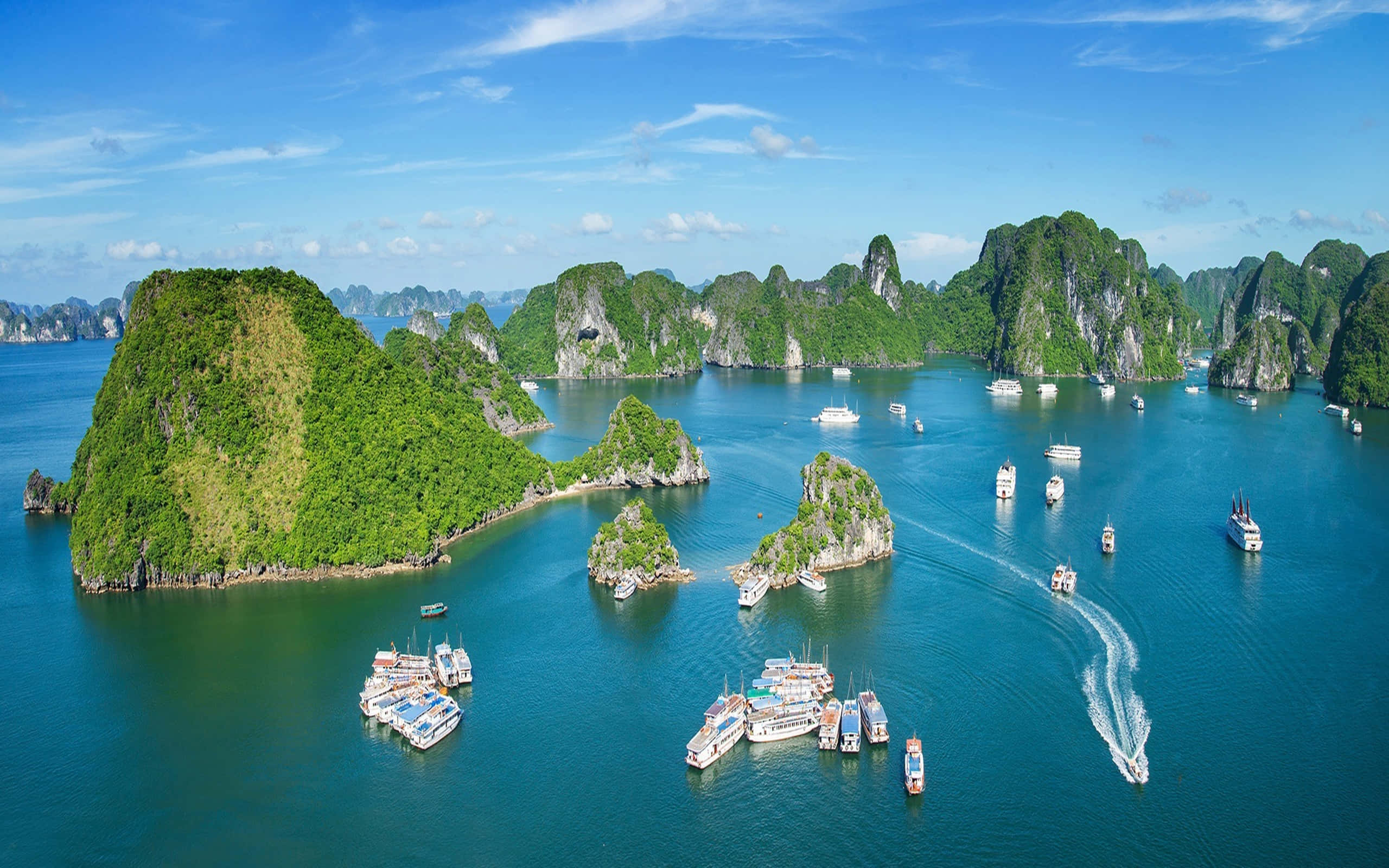 Halong Bay, emerald karst islands, turquoise waters, 2K Desktop Wallpaper