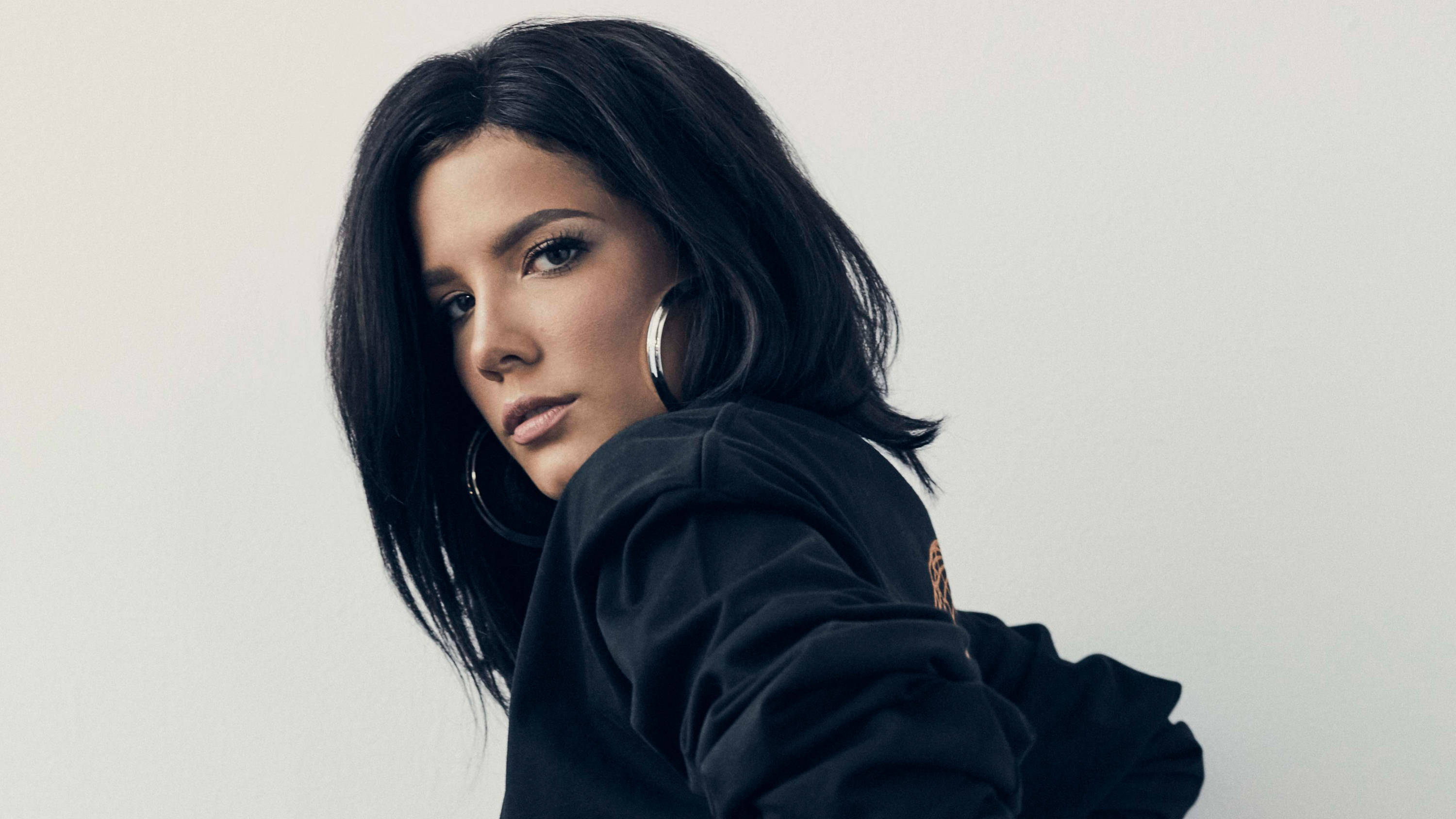 Halsey, black hoodie, dark hair, 2K Desktop Wallpaper